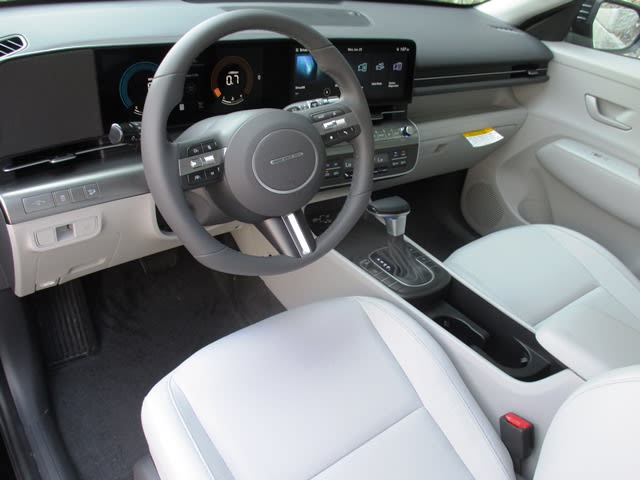 2025 Hyundai Kona SEL - Photo 8