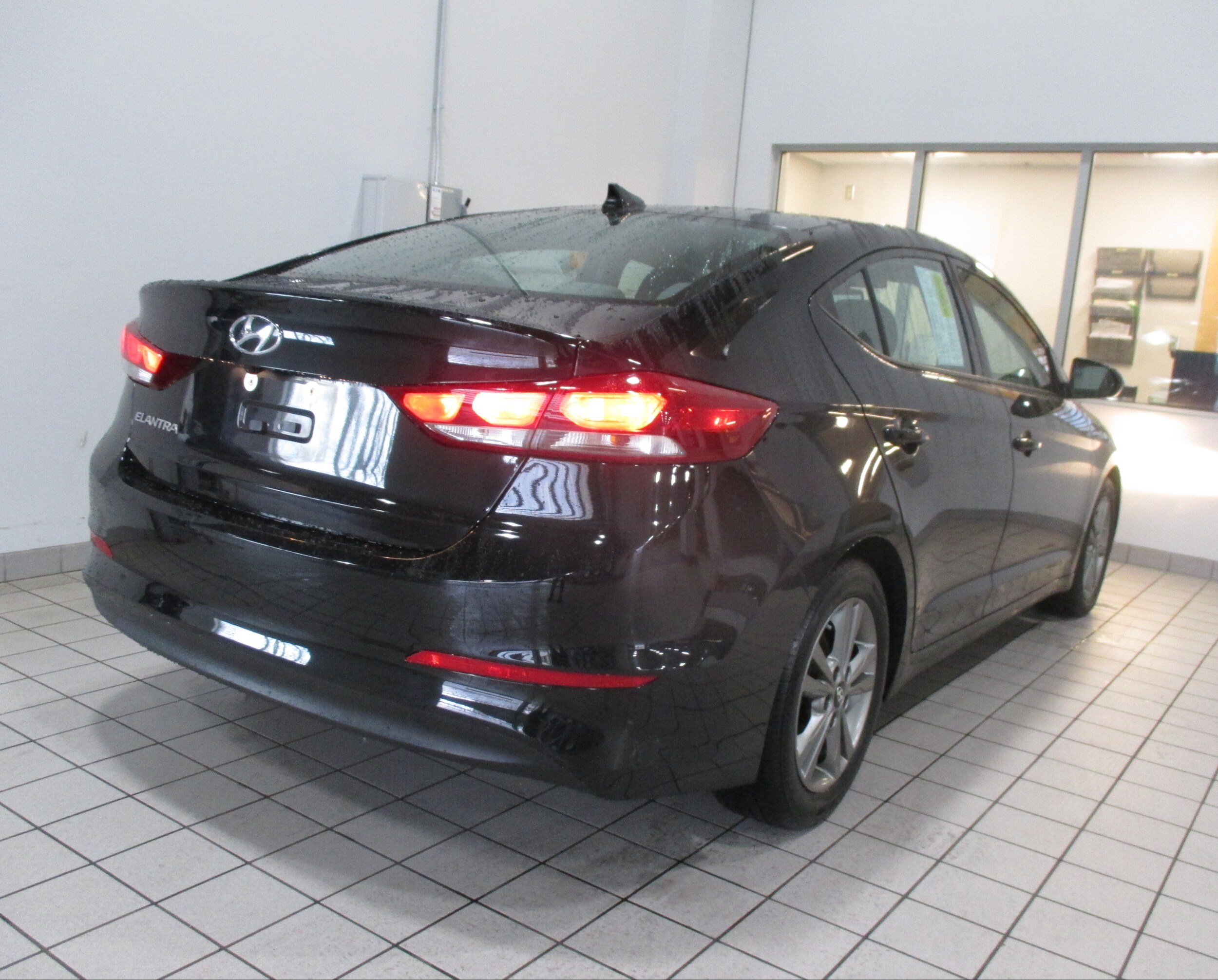 2018 Hyundai Elantra SEL photo 3