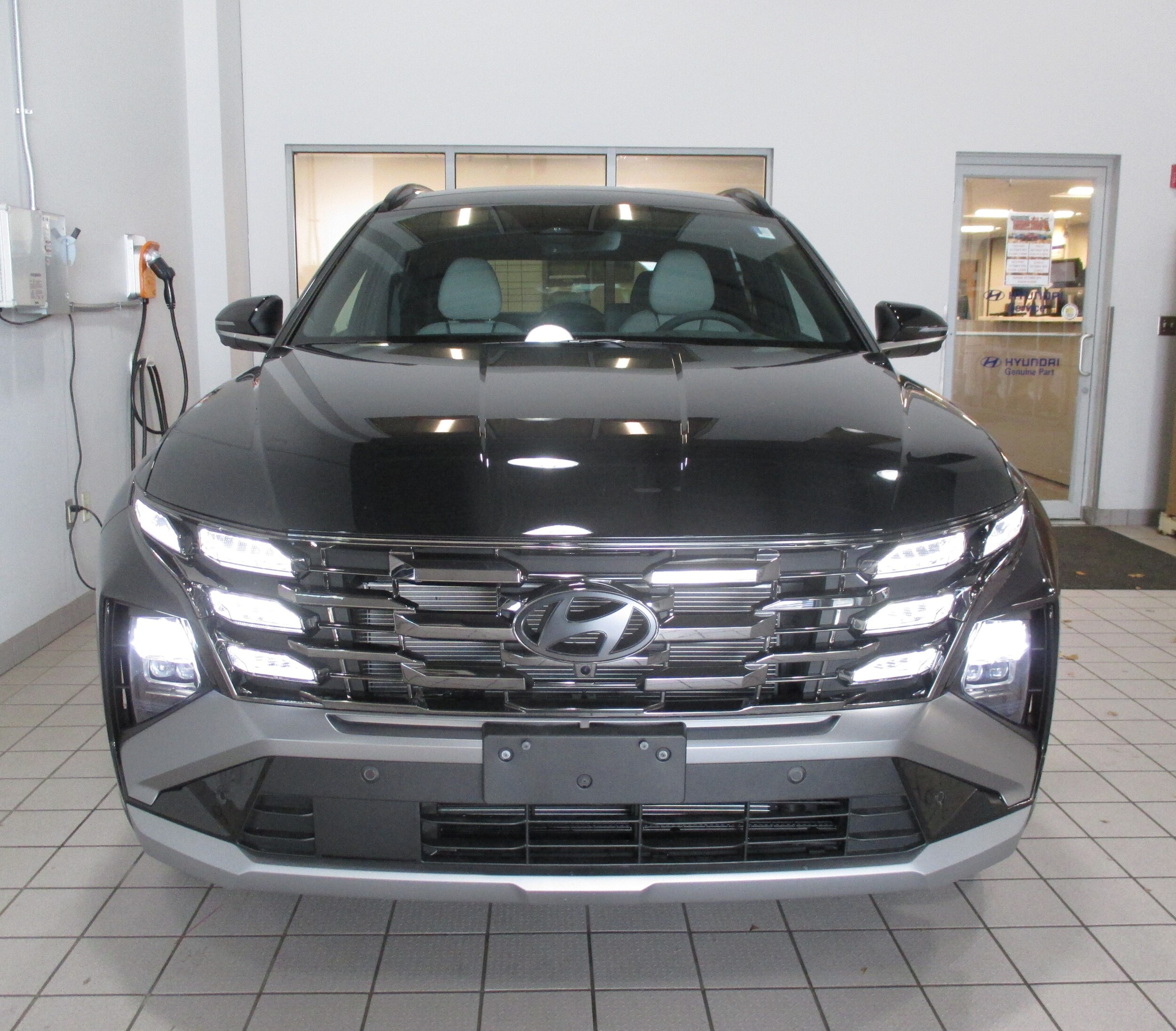 2025 Hyundai Tucson Limited photo 2