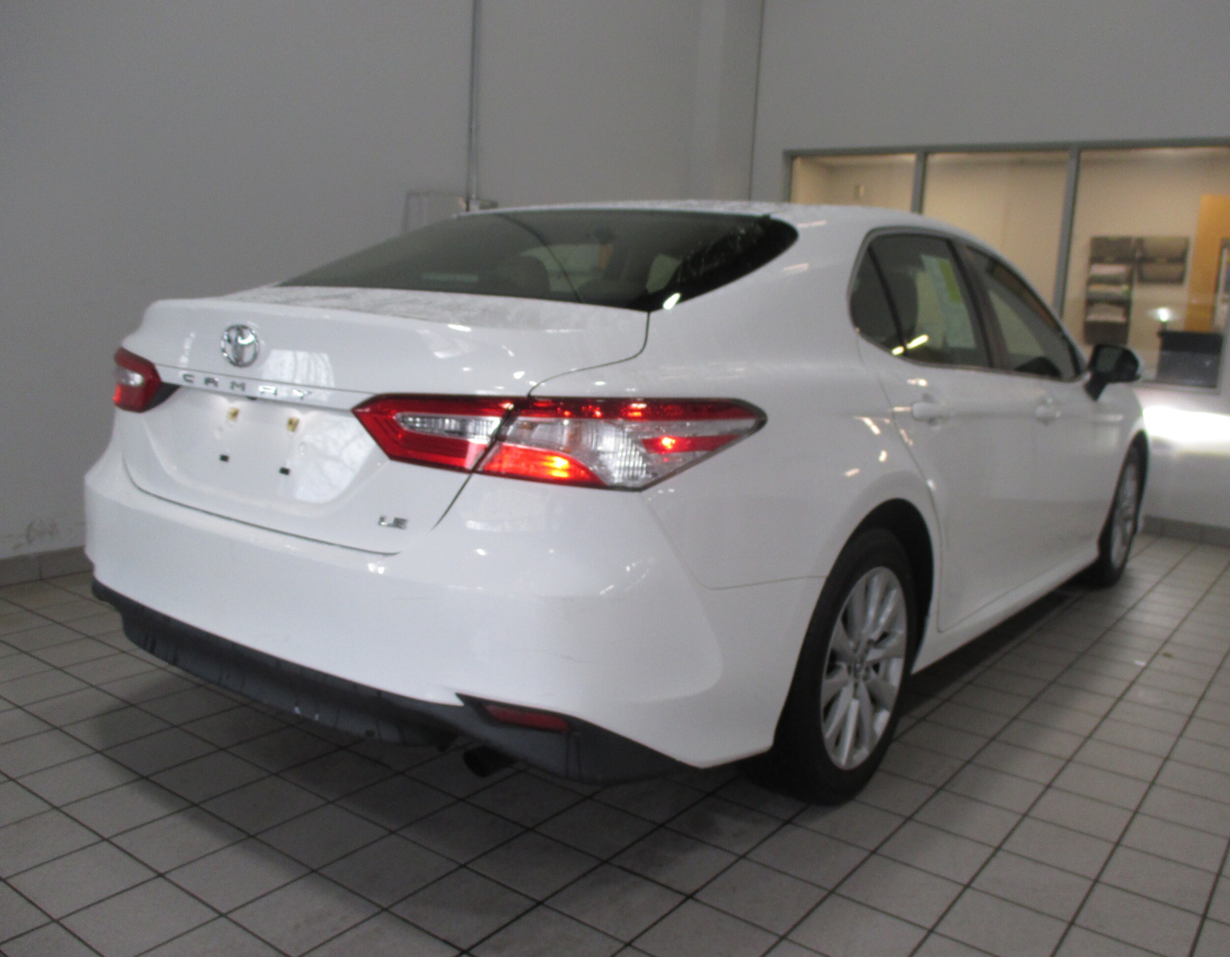 2018 Toyota Camry LE photo 3