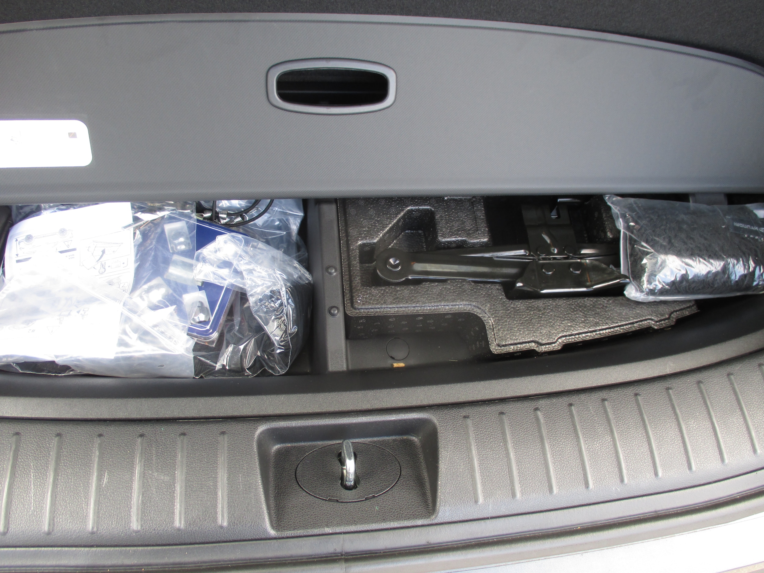 used 2023 Hyundai Santa Fe car, priced at $27,998