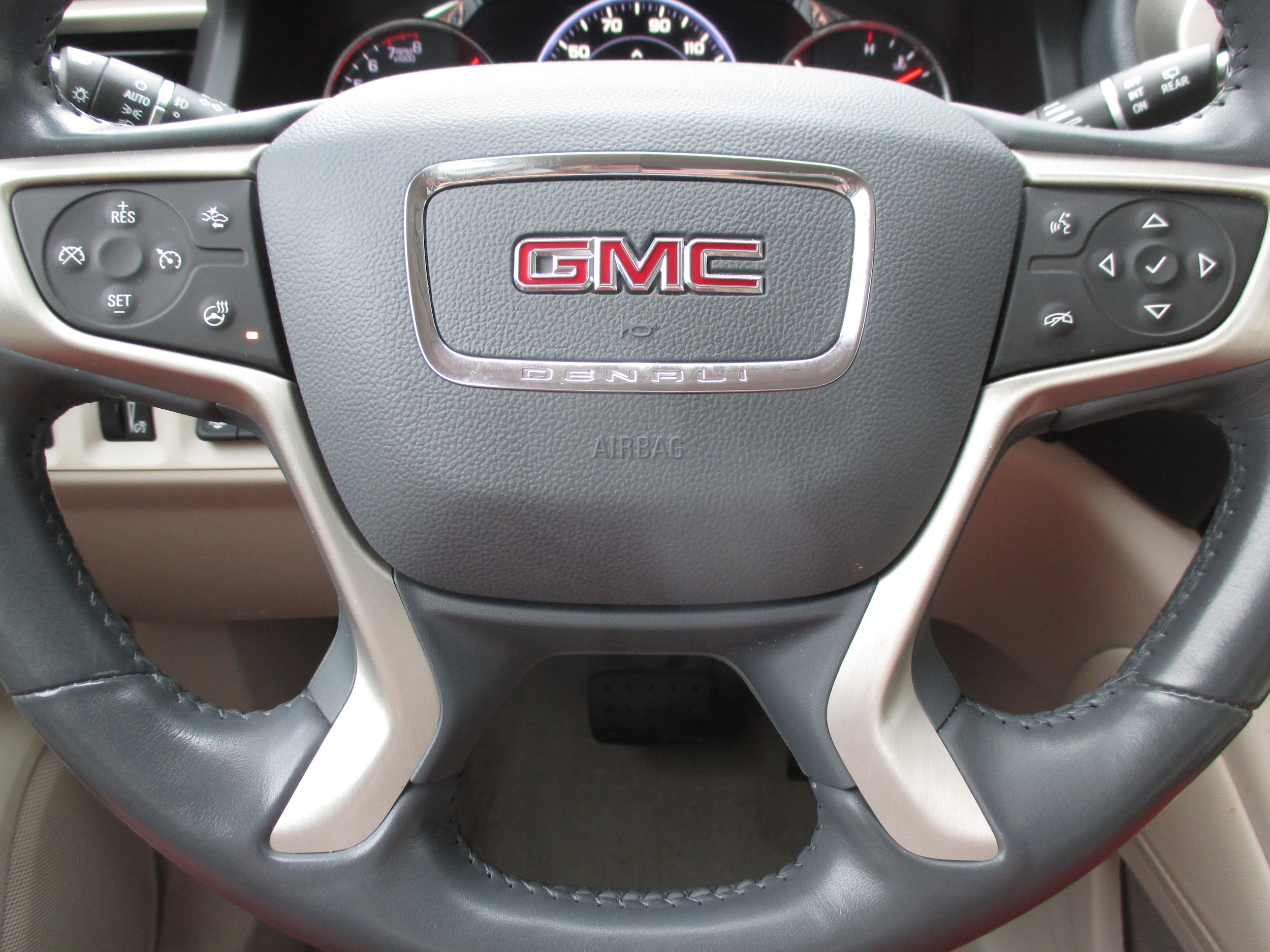 used 2021 GMC Acadia car, priced at $25,298