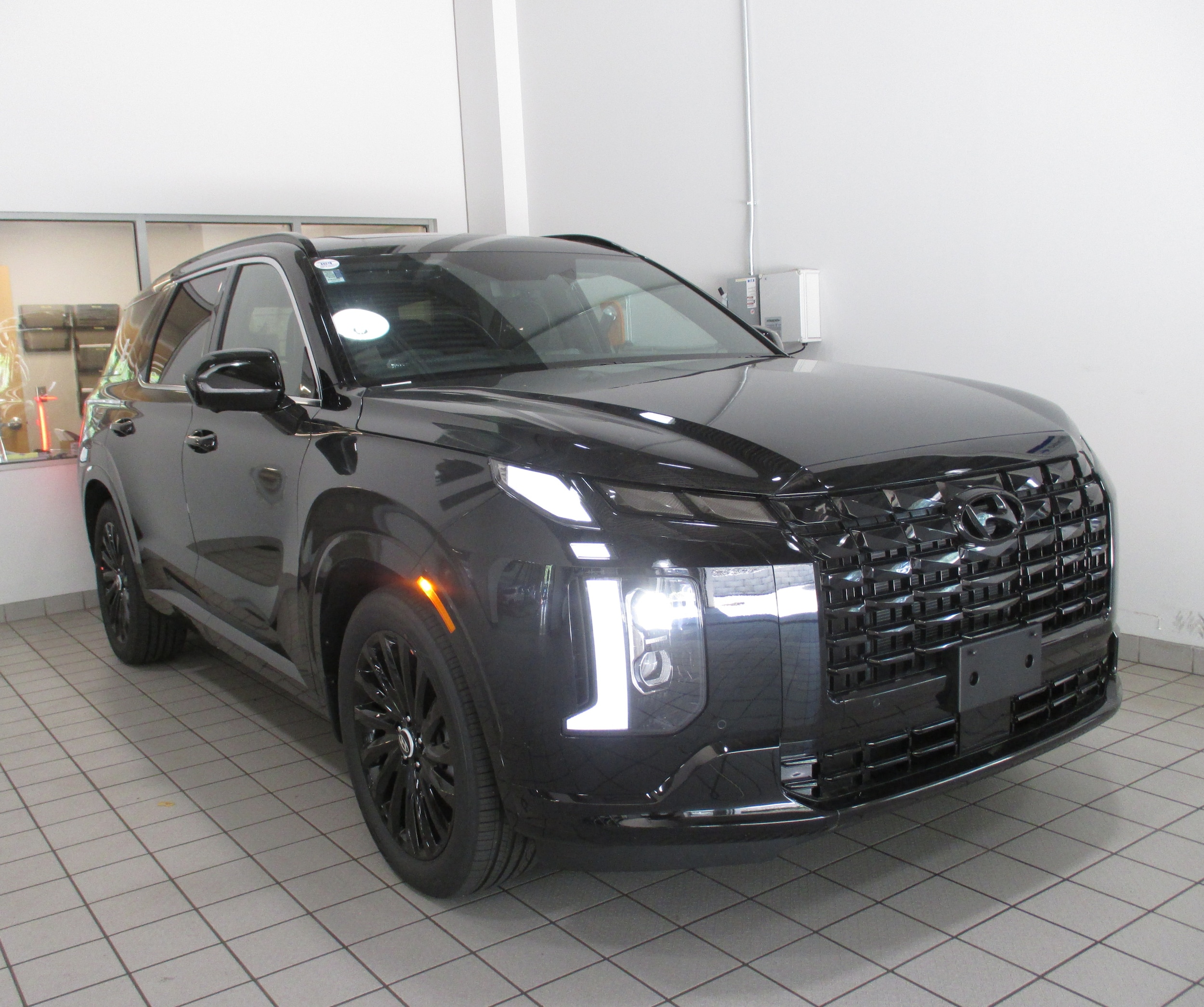 2025 Hyundai Palisade Calligraphy Night Edition's photo