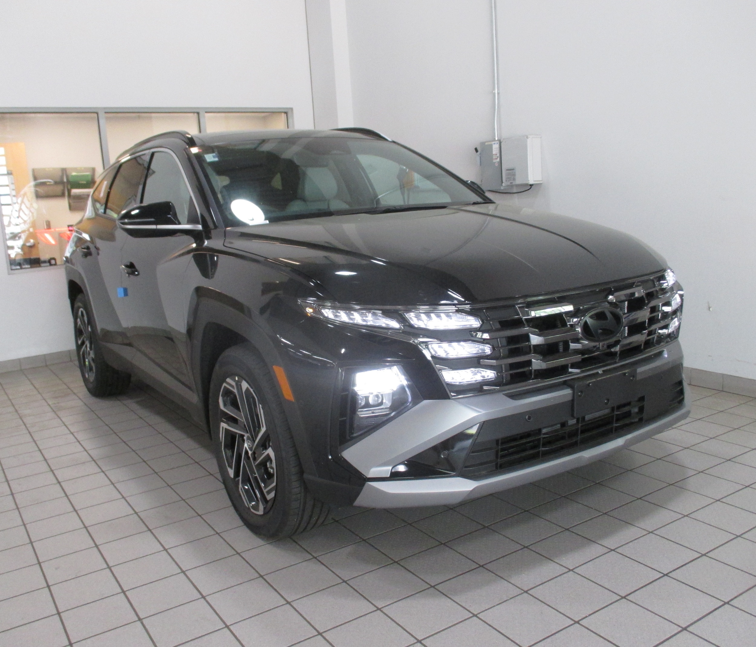 2026 Hyundai Tucson Limited HEV AWD's photo