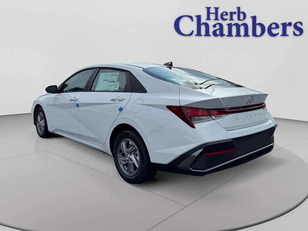 New 2026 Hyundai Elantra SE Sedan
