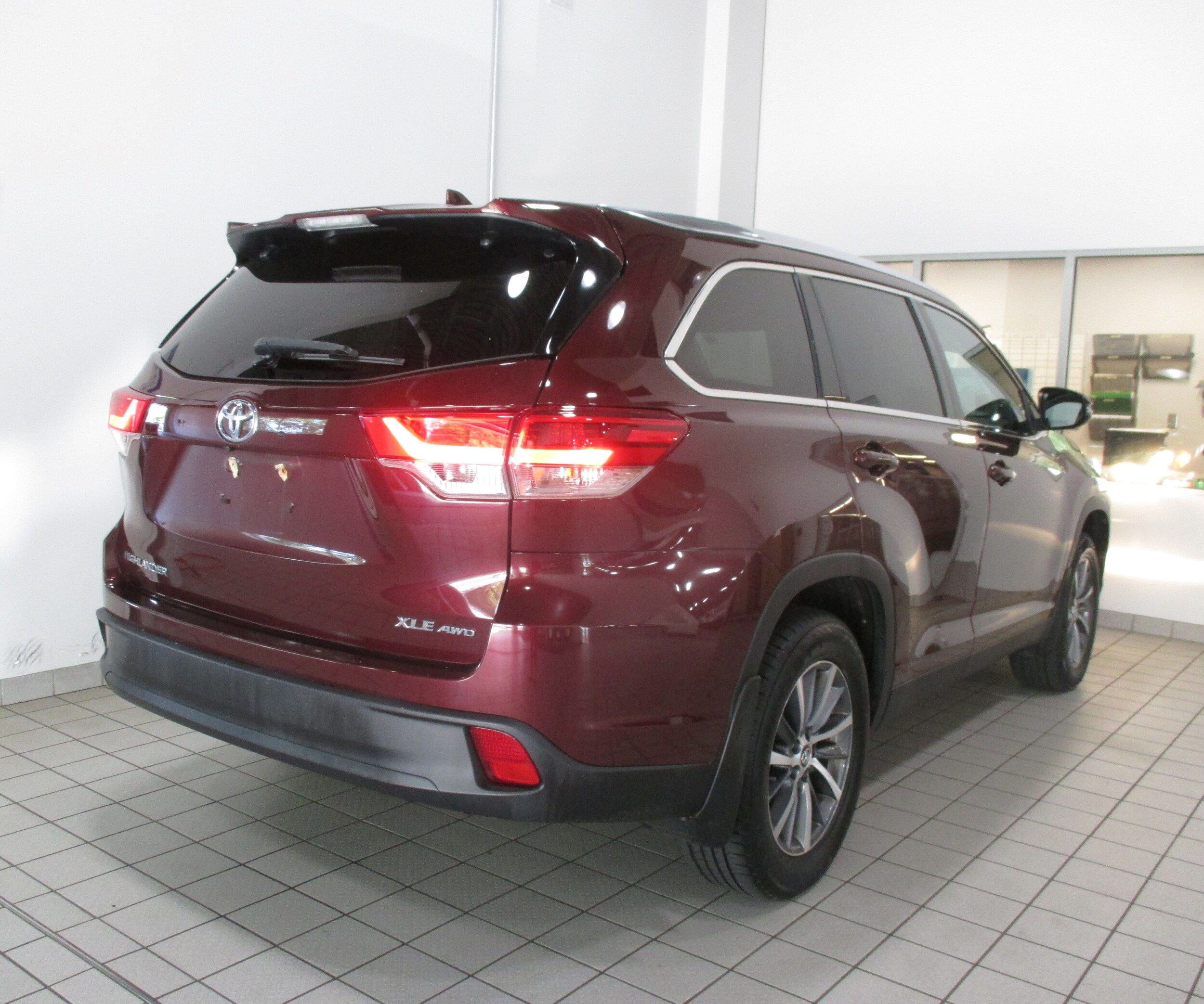 2019 Toyota Highlander XLE photo 3