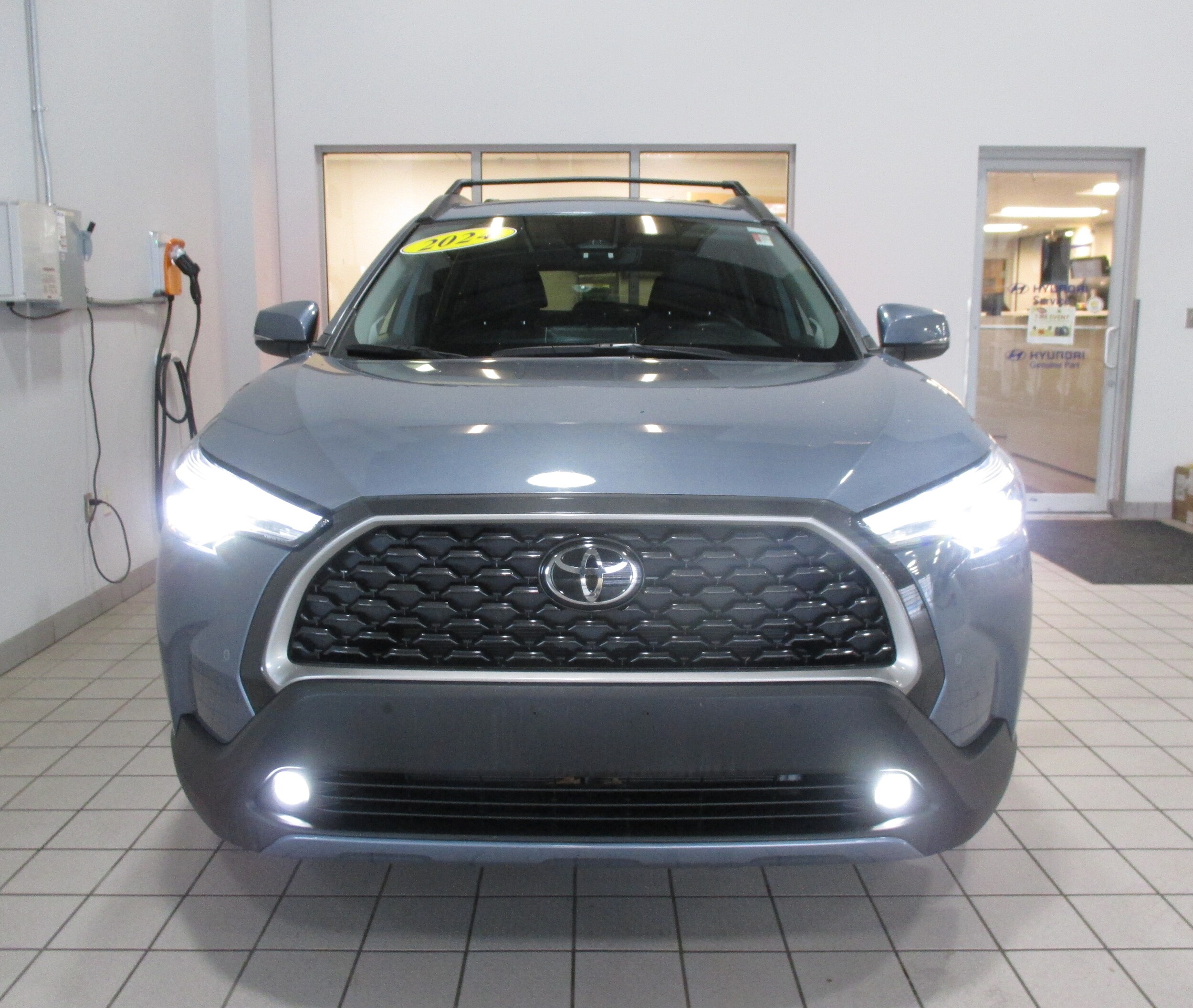 2024 Toyota Corolla Cross XLE photo 2