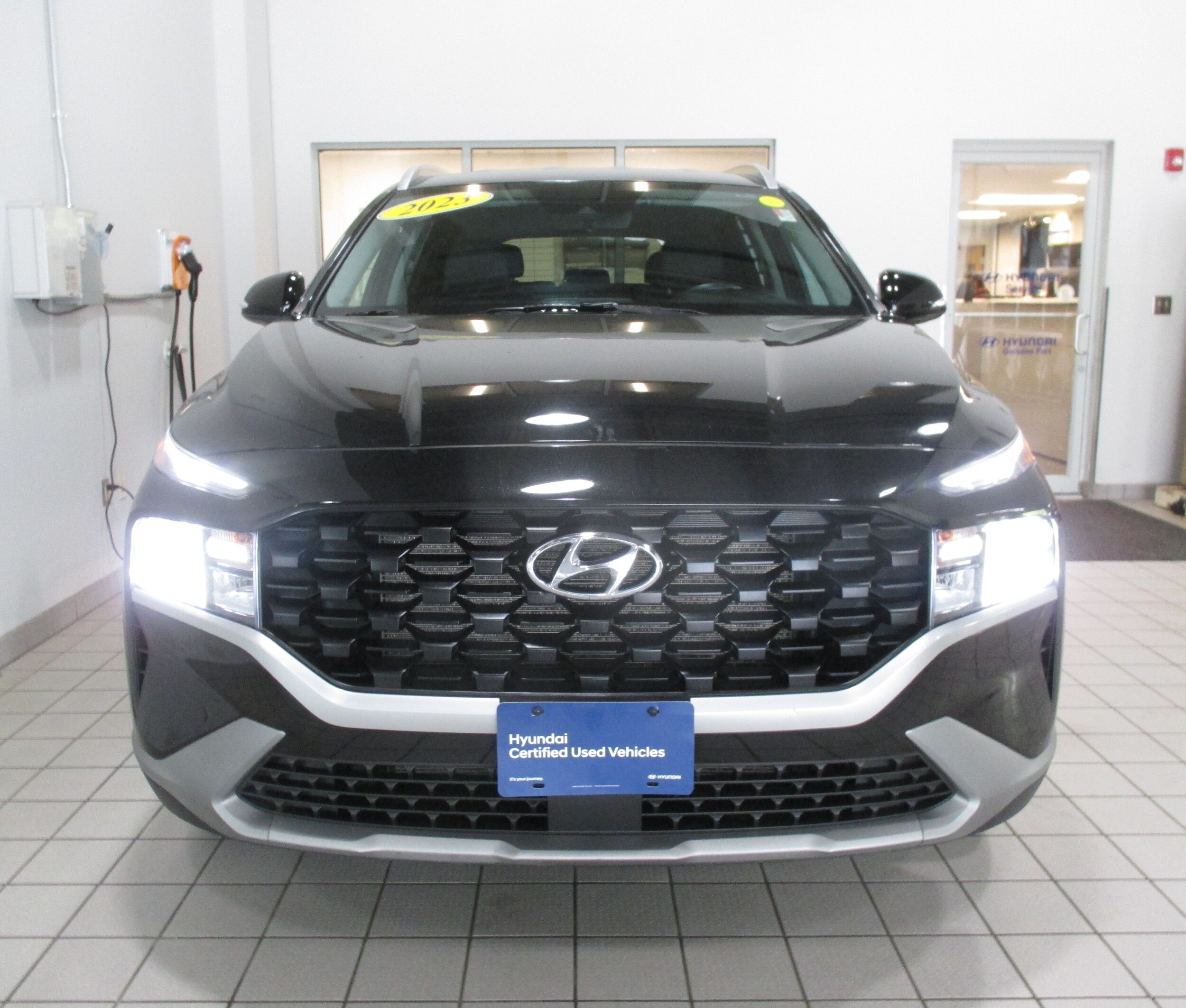2023 Hyundai Santa Fe SEL photo 2