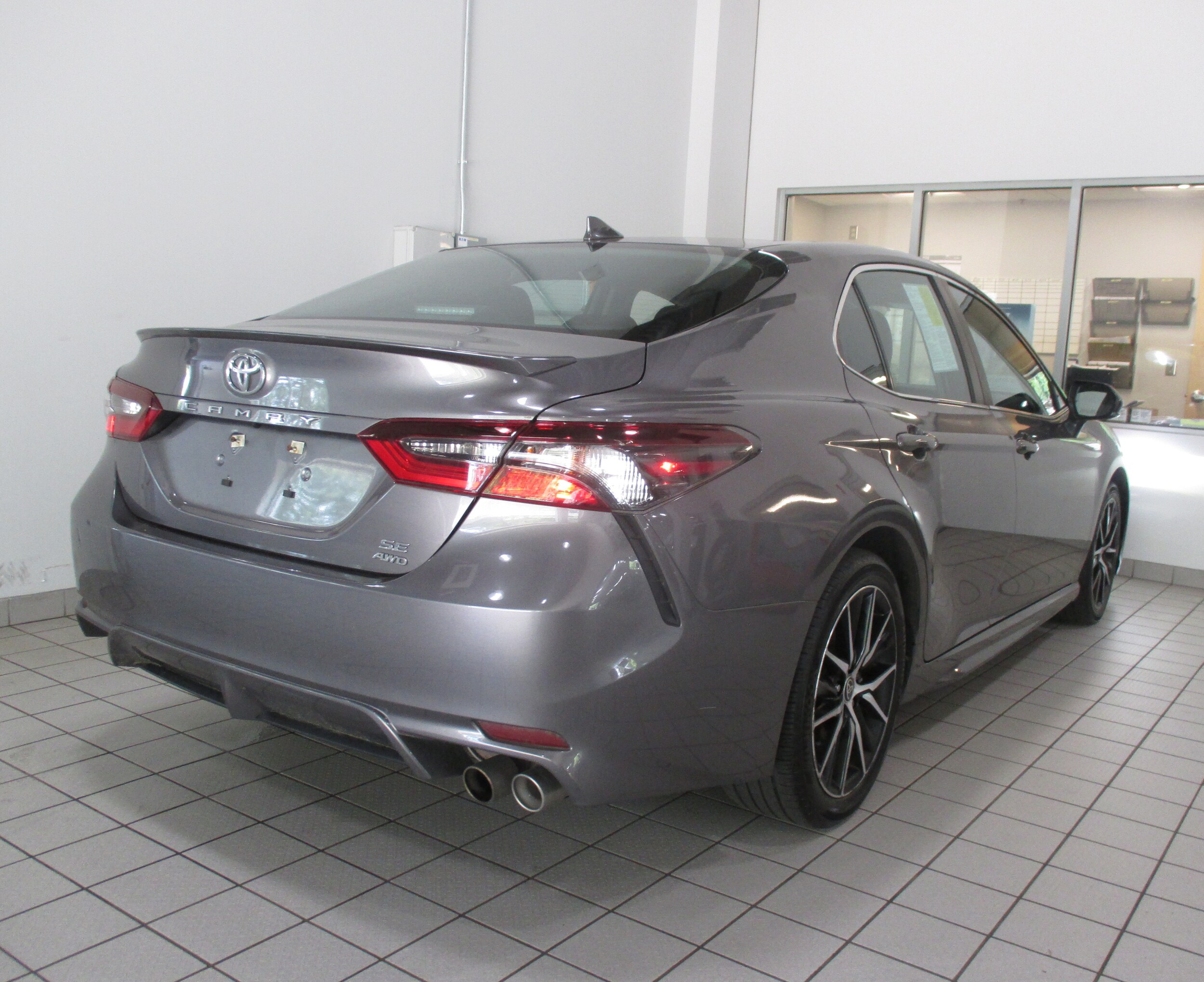 2023 Toyota Camry SE photo 3