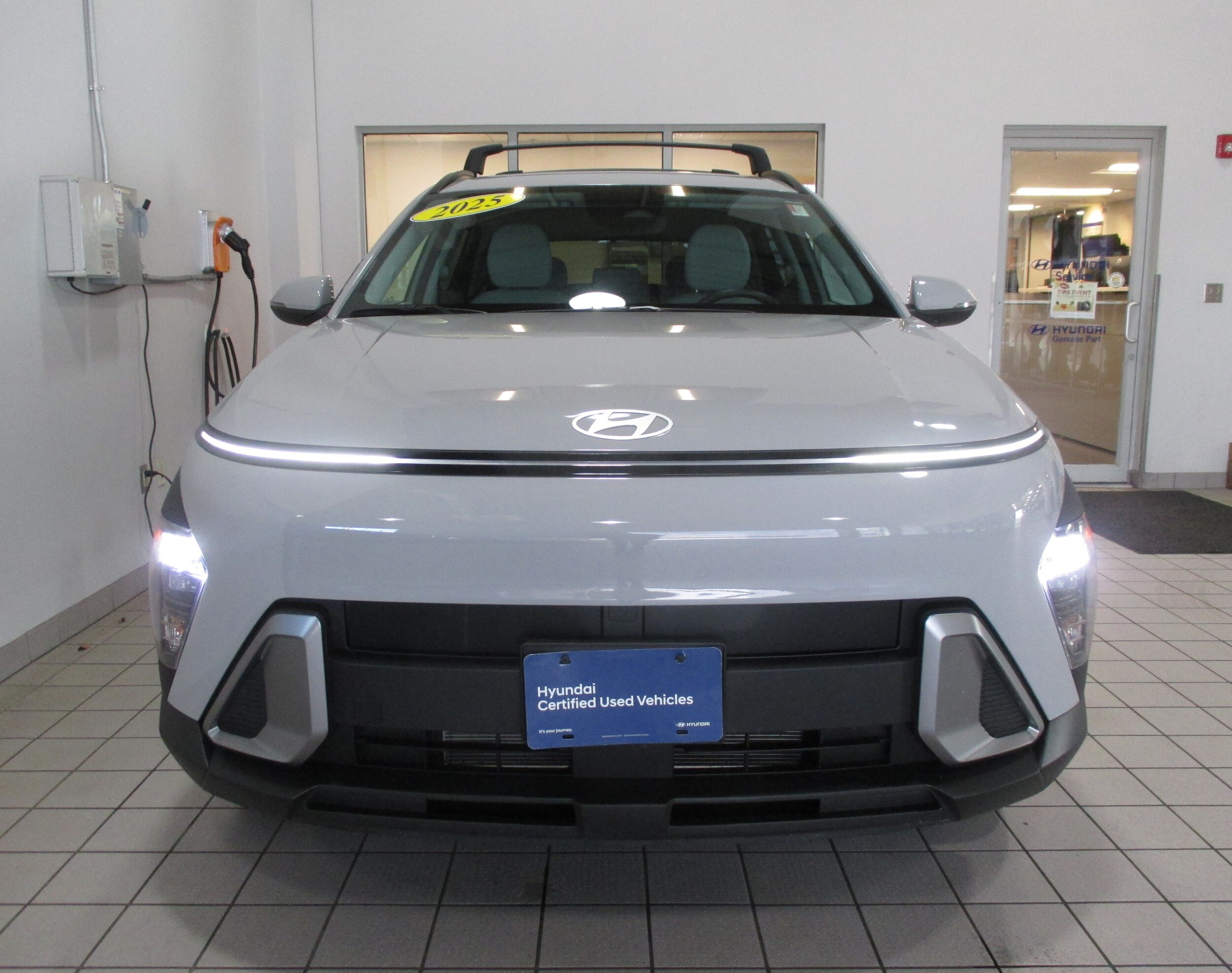 2025 Hyundai Kona SEL photo 2