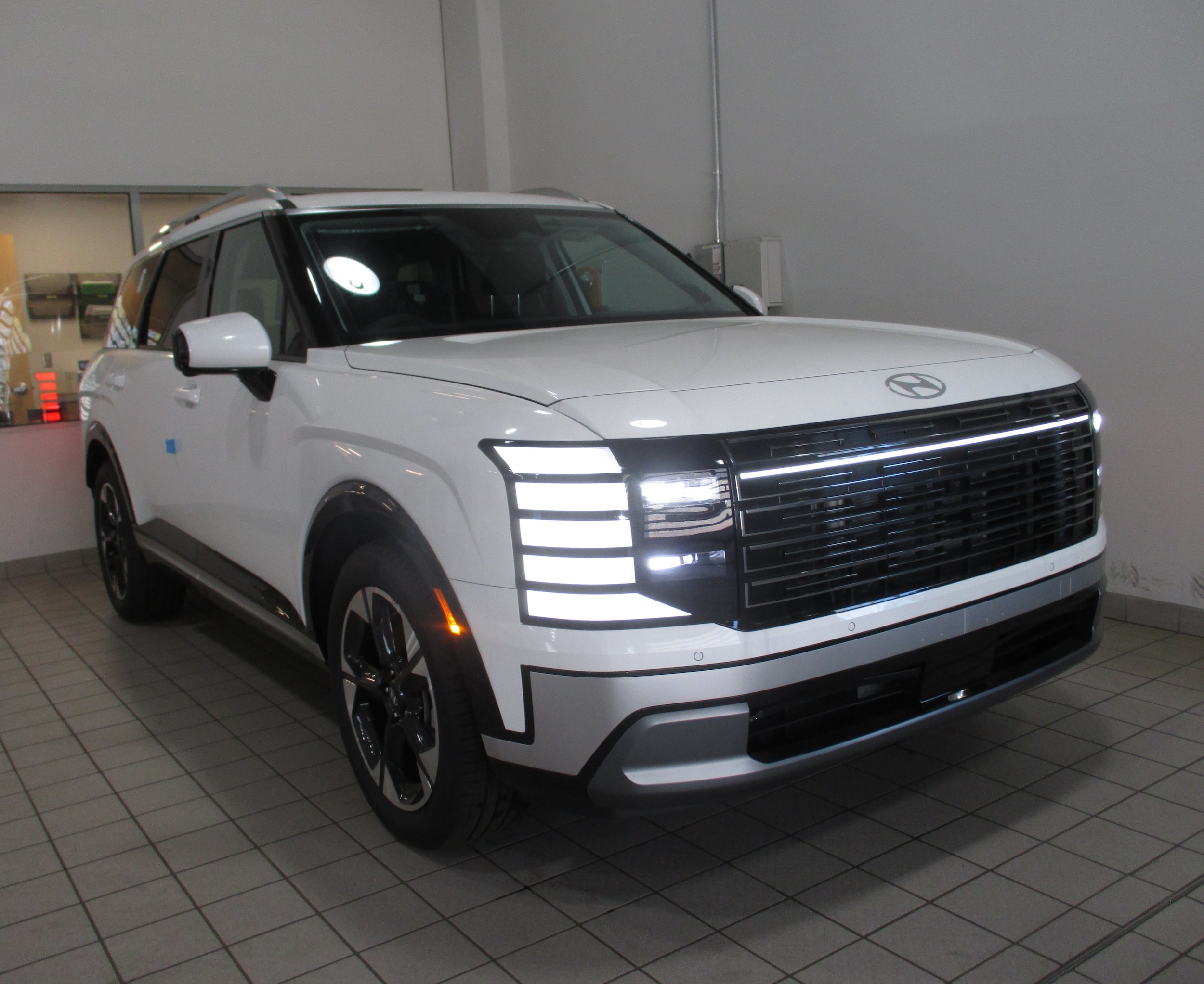 2026 Hyundai Palisade Limited Hybrid AWD's photo