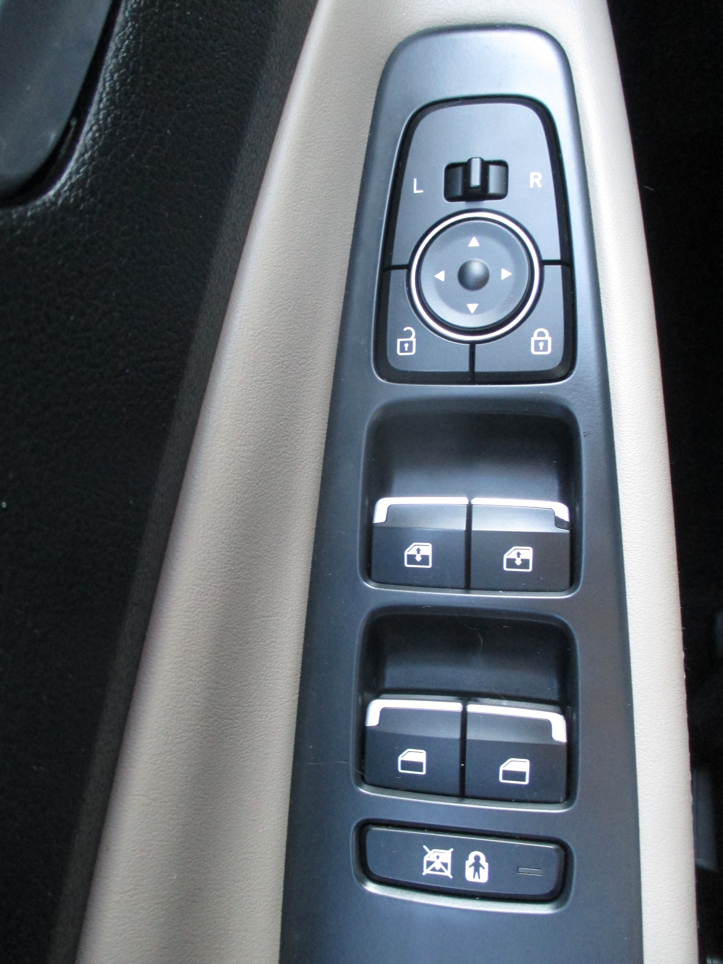 used 2020 Hyundai Santa Fe car, priced at $19,298