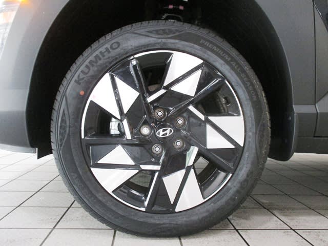 2025 Hyundai Kona SEL - Photo 13