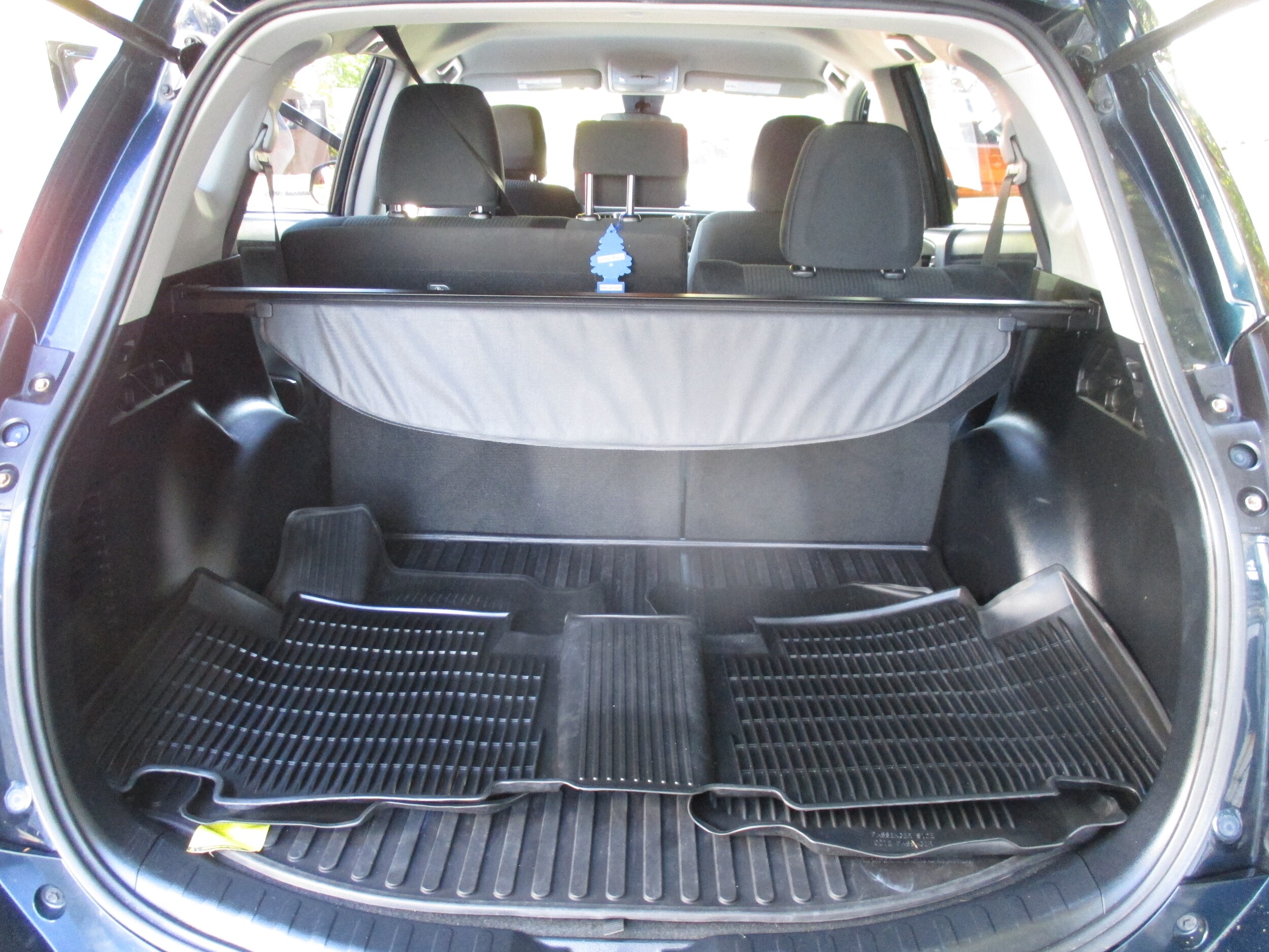 2018 Toyota RAV4 LE photo 4
