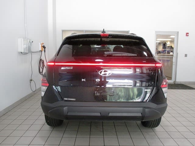 2025 Hyundai Kona SEL - Photo 12