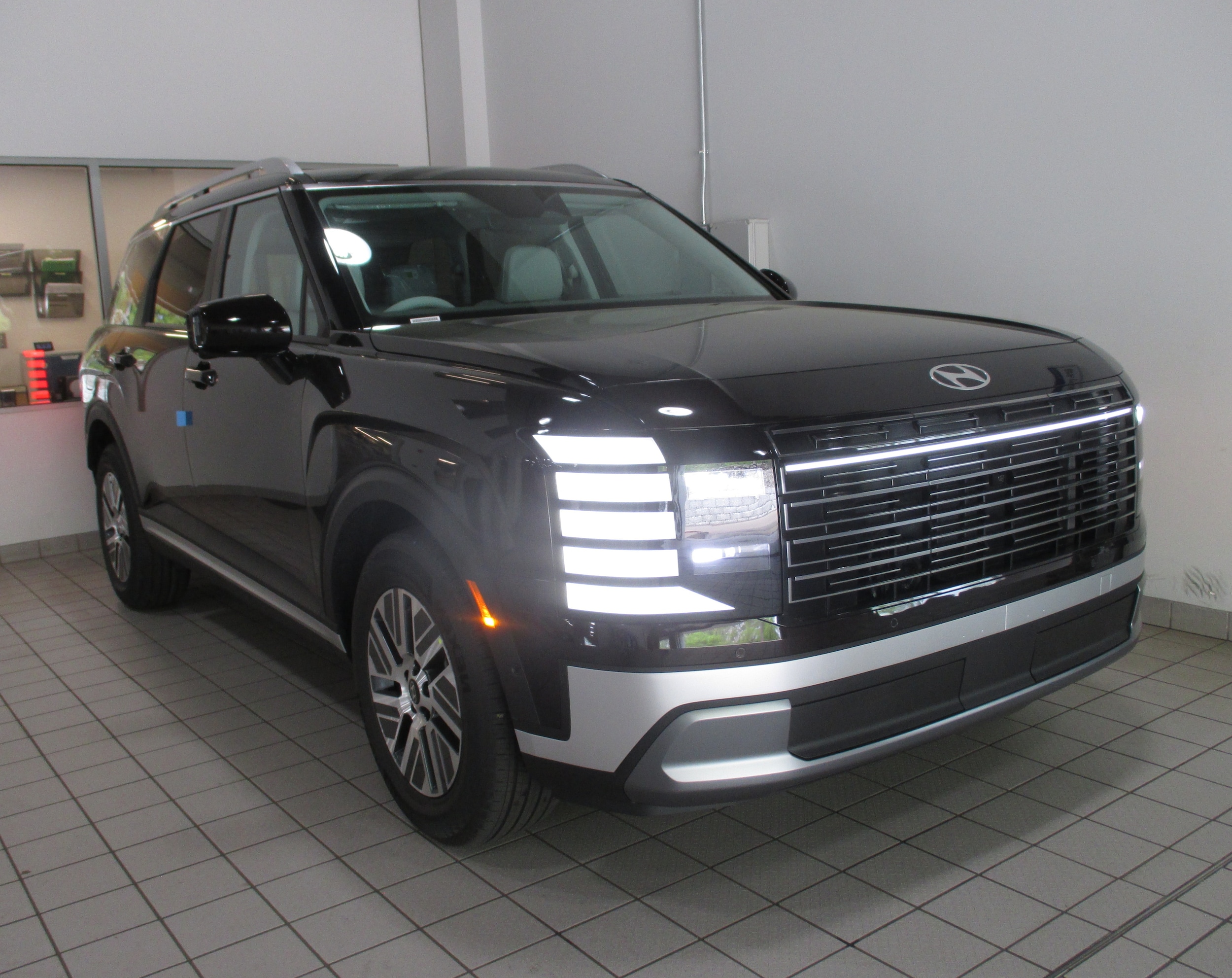 2026 Hyundai Palisade SEL Premium 8 Passenger Hybrid AWD's photo