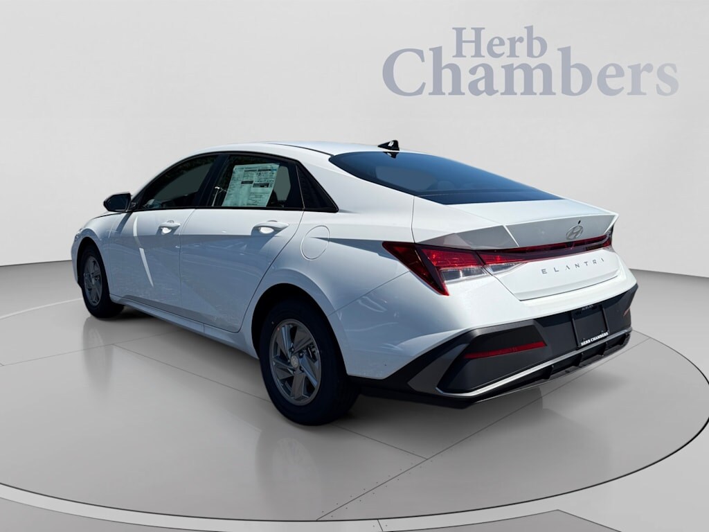 New 2026 Hyundai Elantra SE Sedan