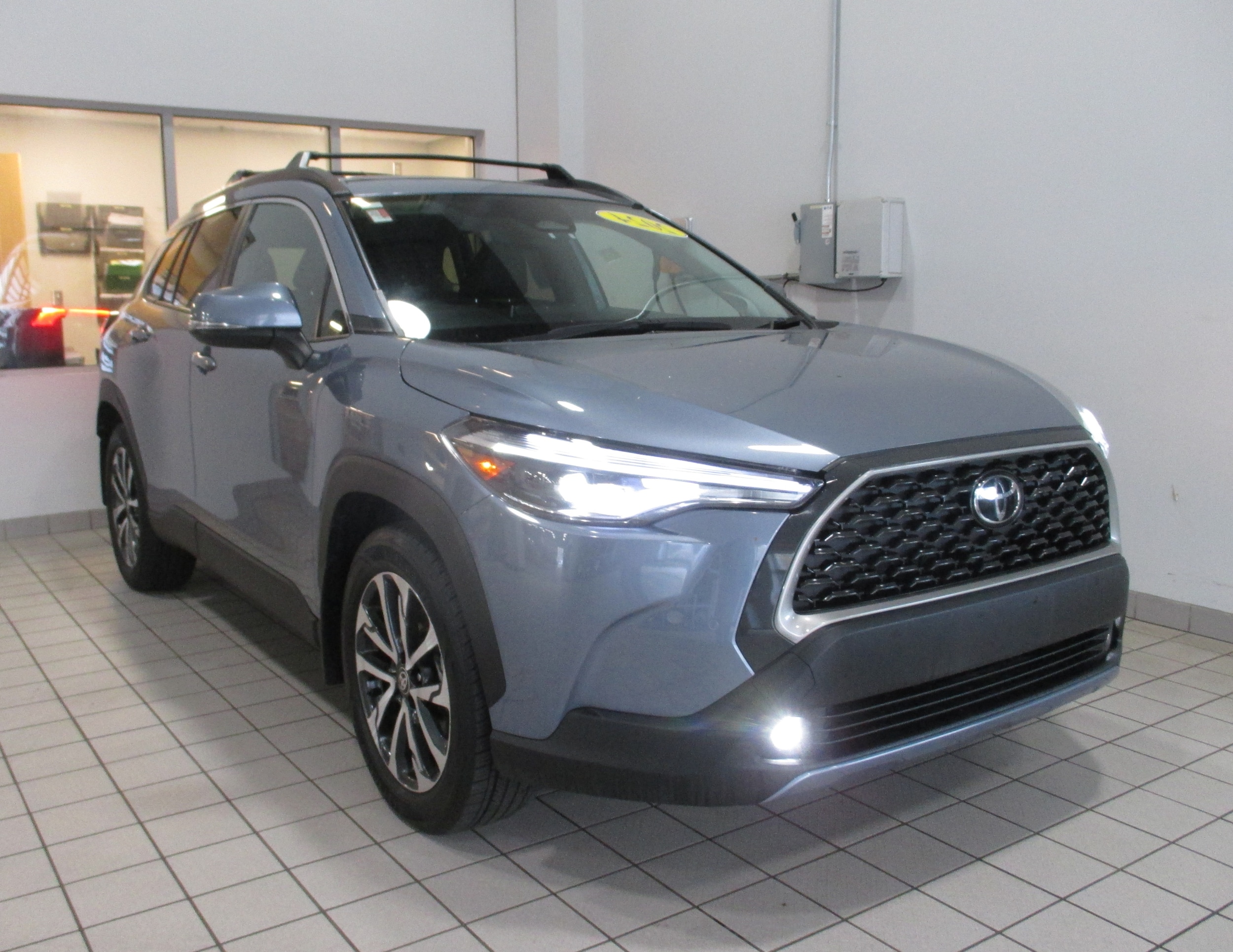 2024 Toyota Corolla Cross XLE's photo