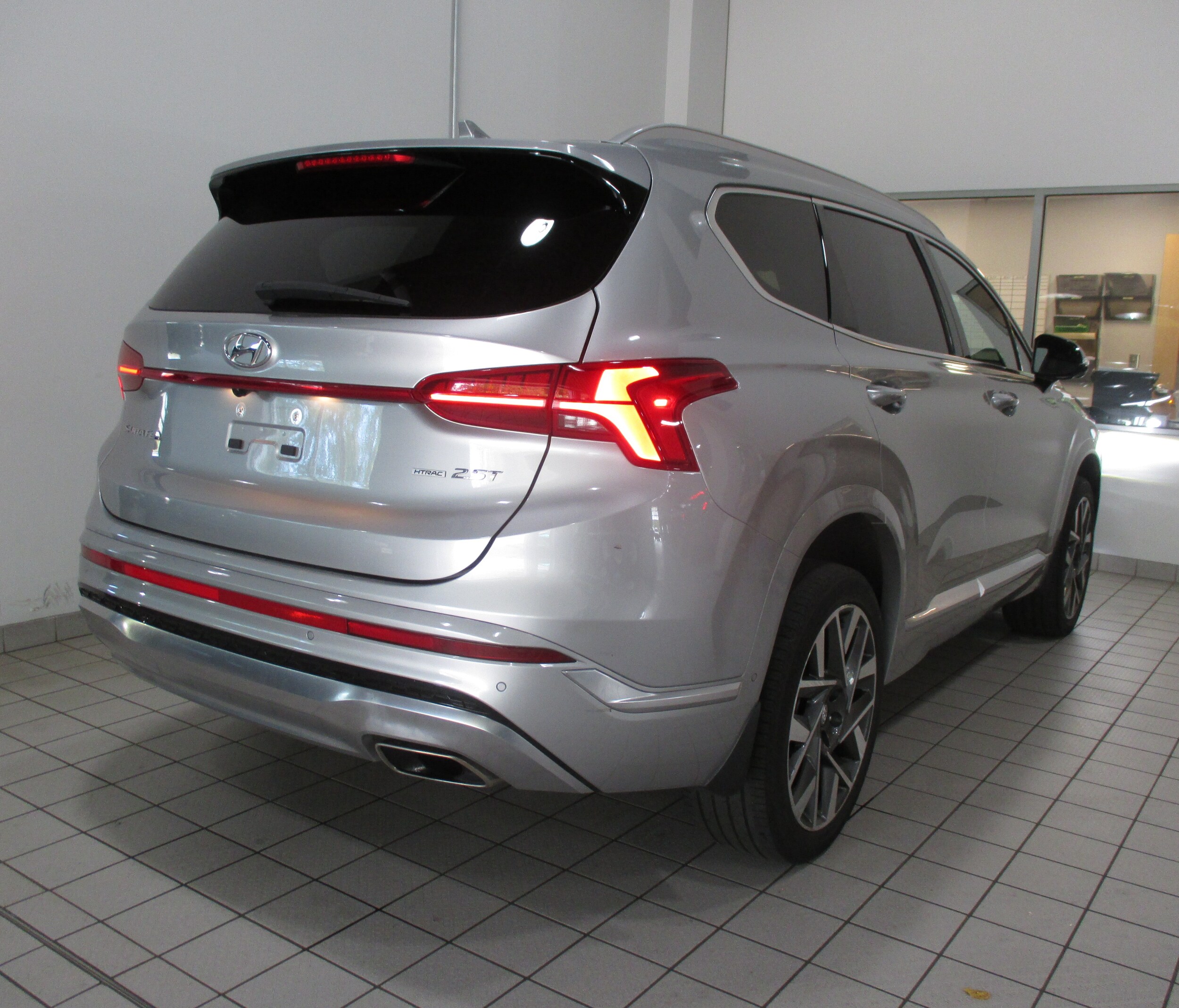 2023 Hyundai Santa Fe Calligraphy photo 3