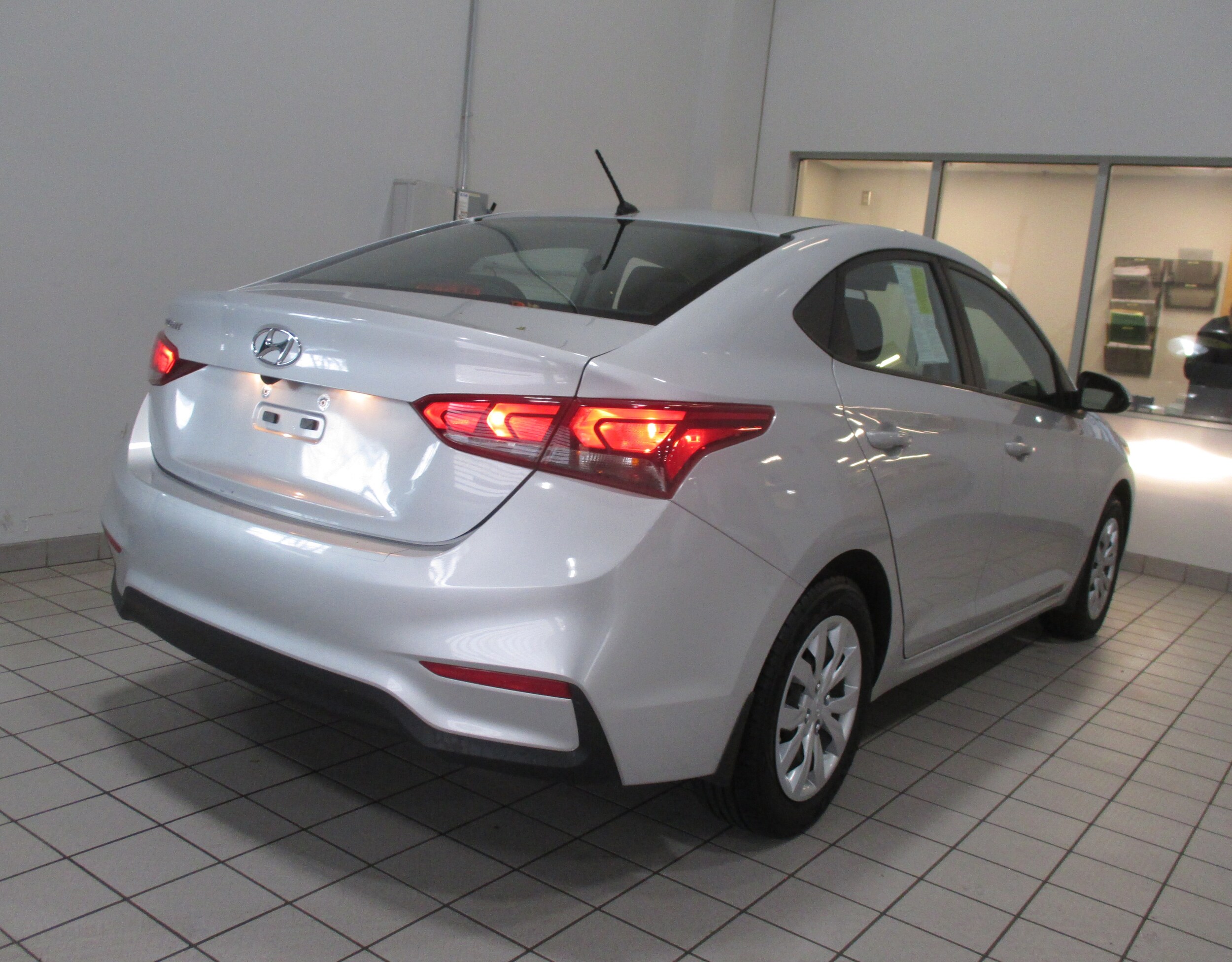 2022 Hyundai Accent SE photo 3