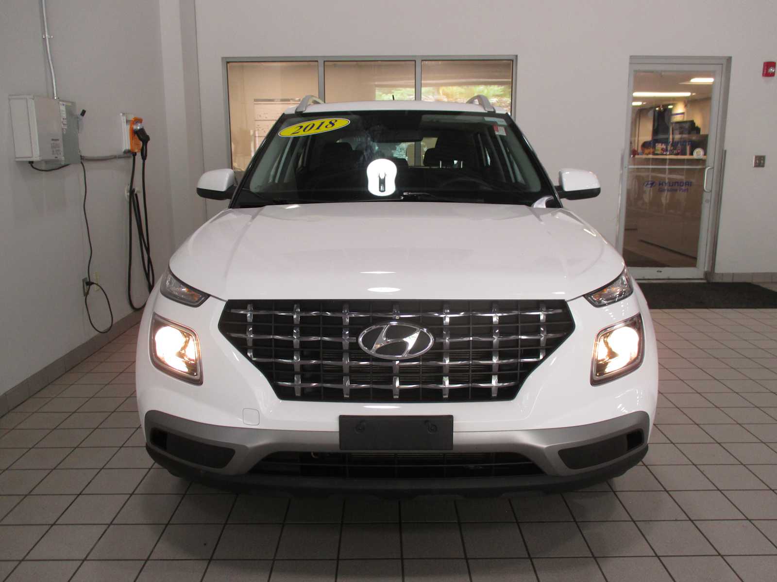 2023 Hyundai Venue SEL photo 2