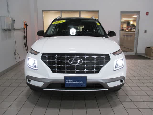 2024 Hyundai Venue Limited photo 2