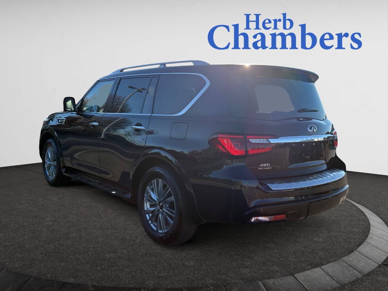 2024 Infiniti QX80 Luxe photo 3