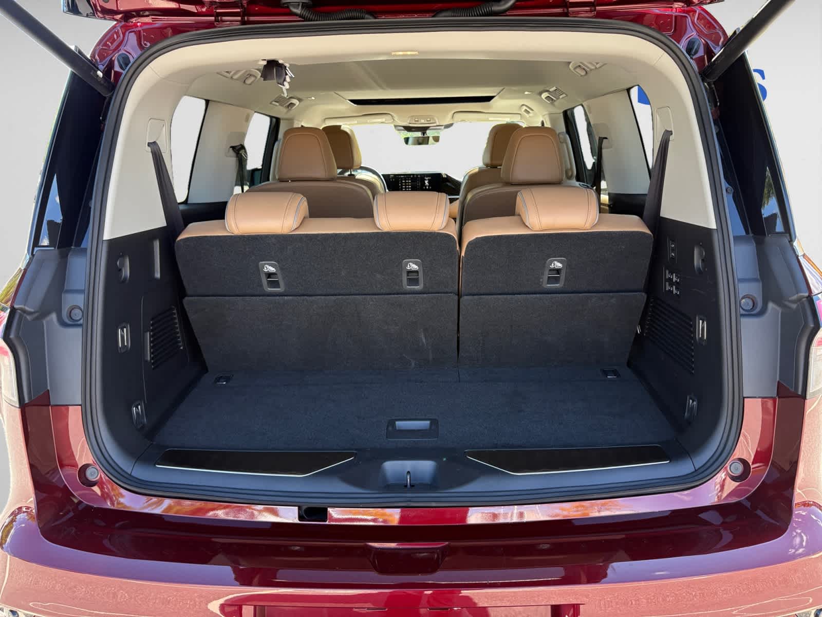2025 Infiniti QX80 Luxe photo 3