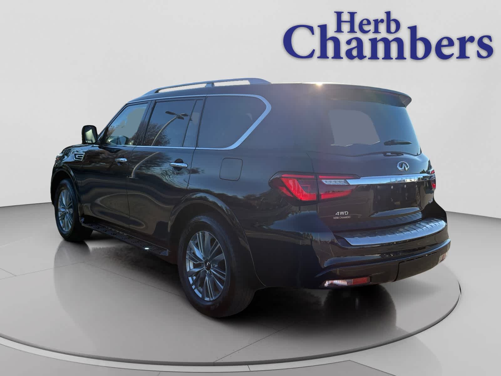 2024 Infiniti QX80 Luxe photo 3