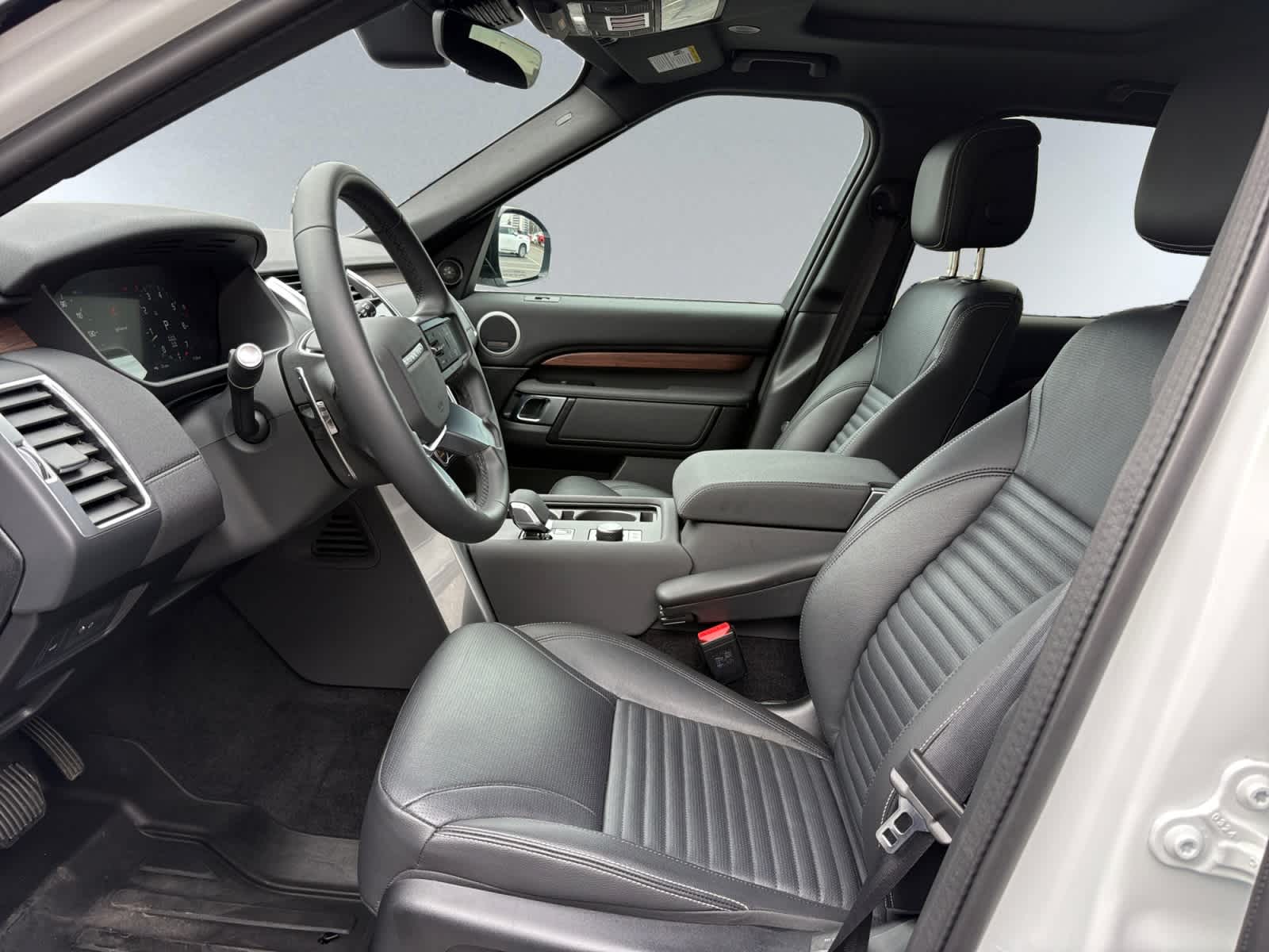 used 2025 Land Rover Discovery car, priced at $43,688