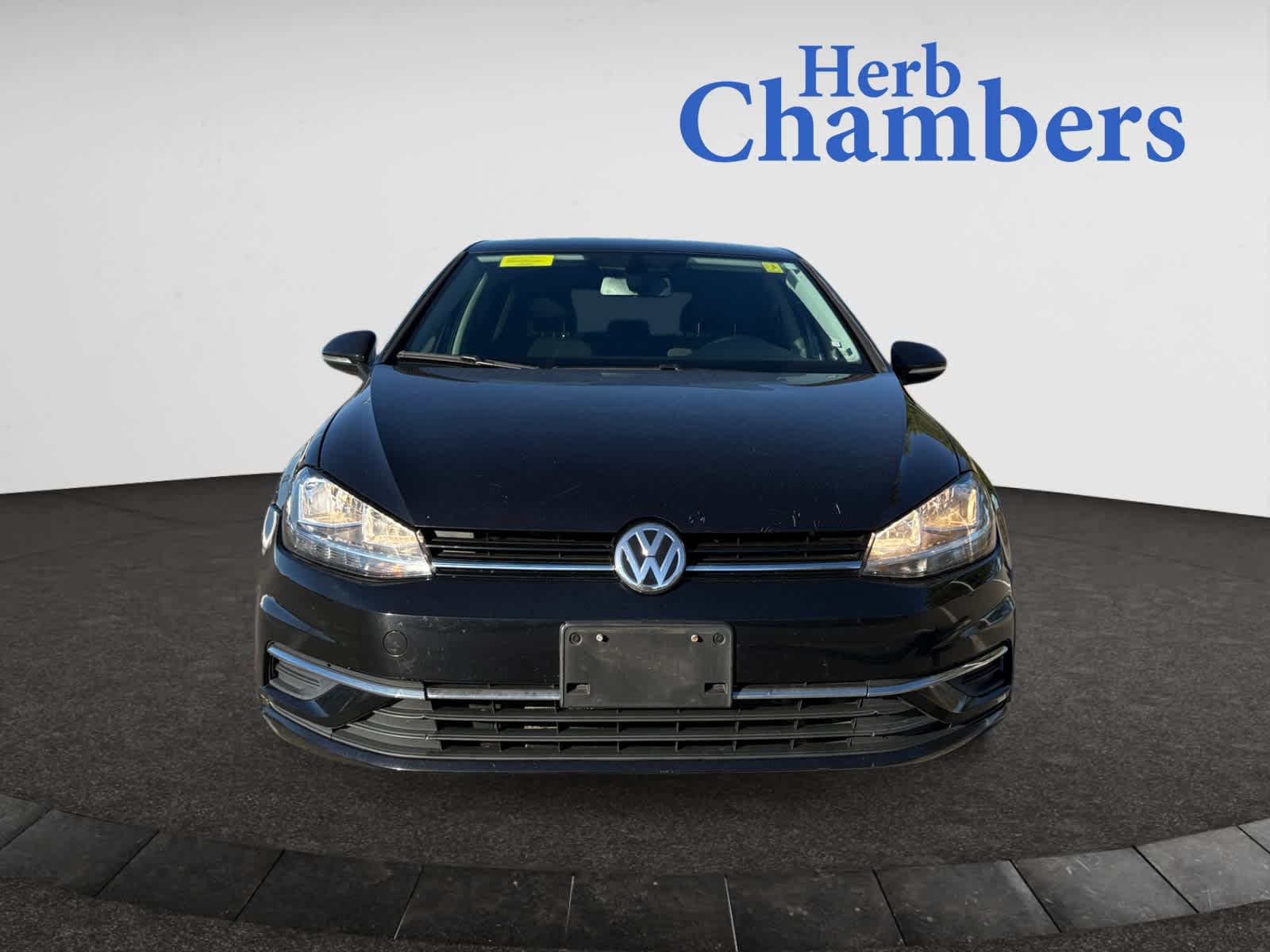 2019 Volkswagen Golf S photo 2