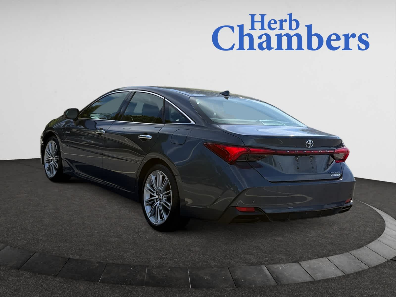 2021 Toyota Avalon Hybrid Limited photo 3