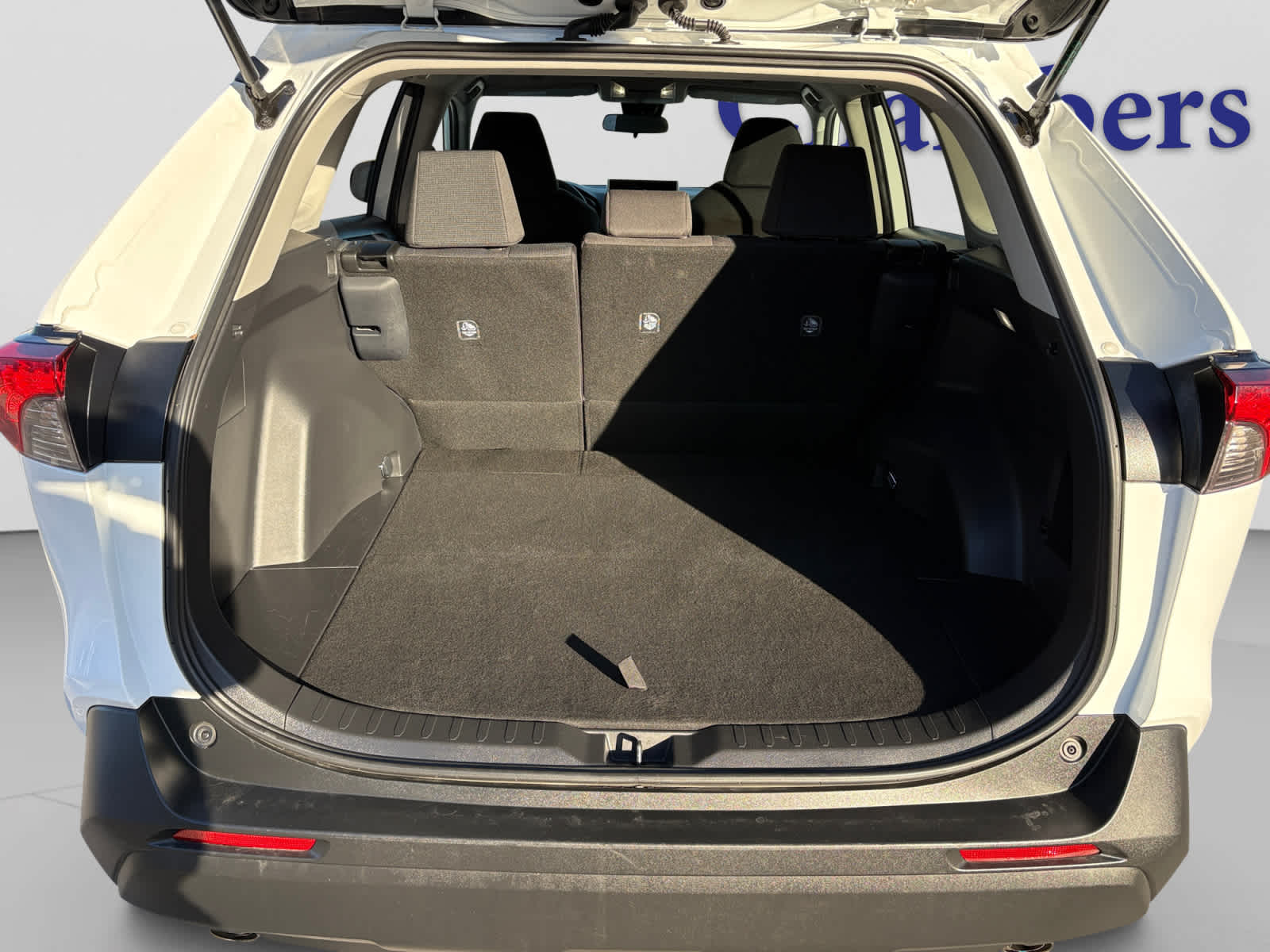 2025 Toyota RAV4 LE photo 4