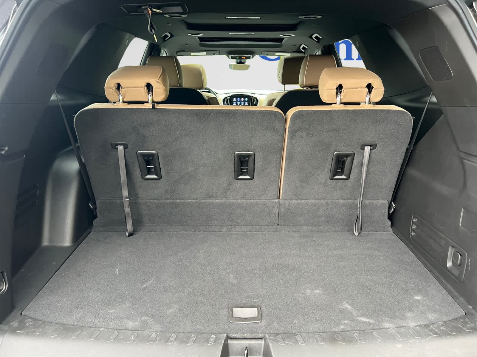 2023 Chevrolet Traverse Premier photo 2