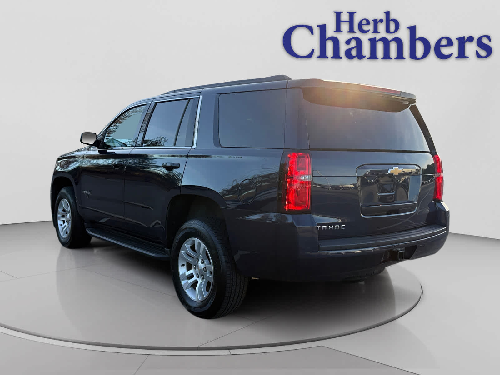 2019 Chevrolet Tahoe LS photo 3