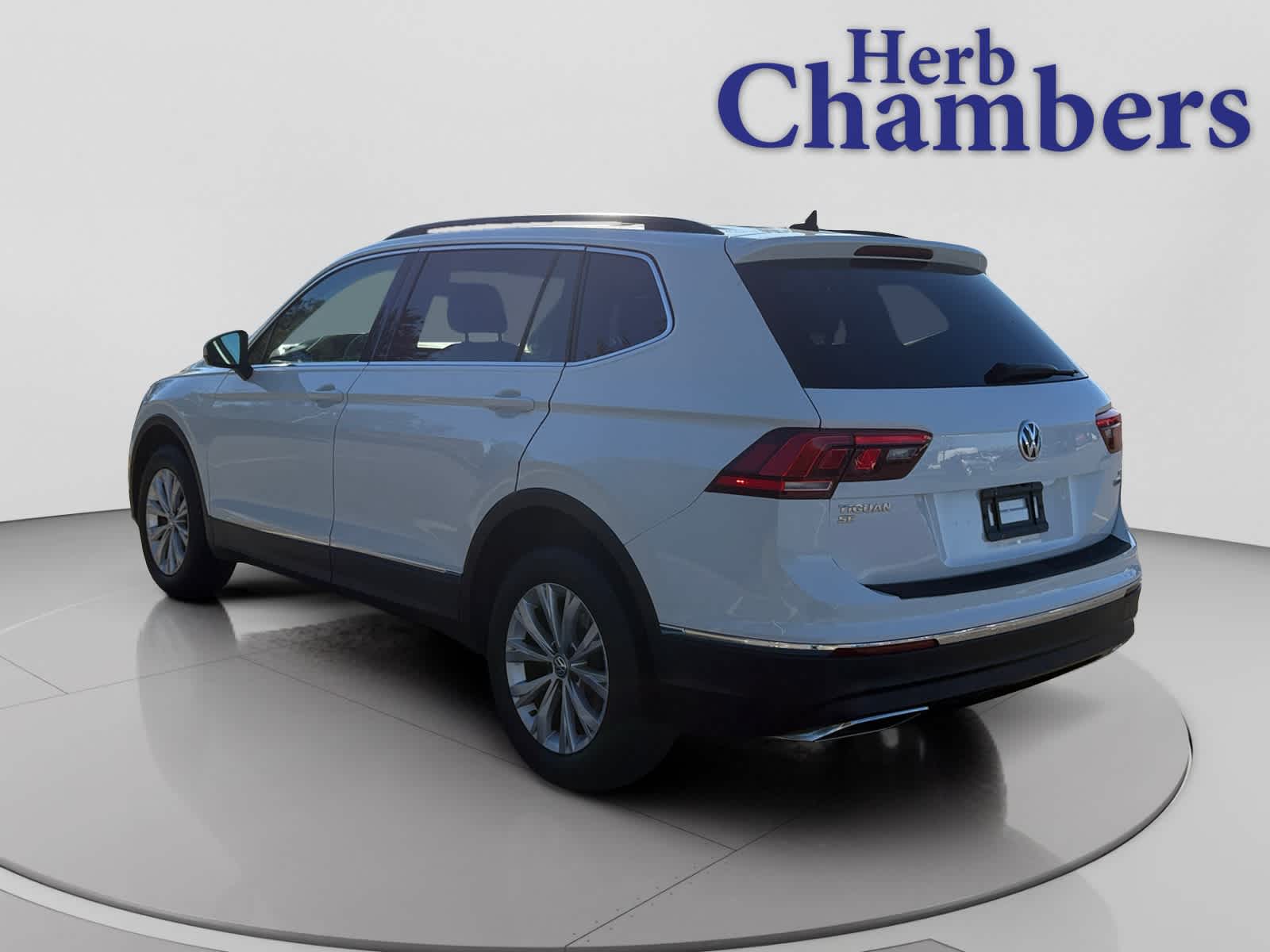 2018 Volkswagen Tiguan SEL photo 3