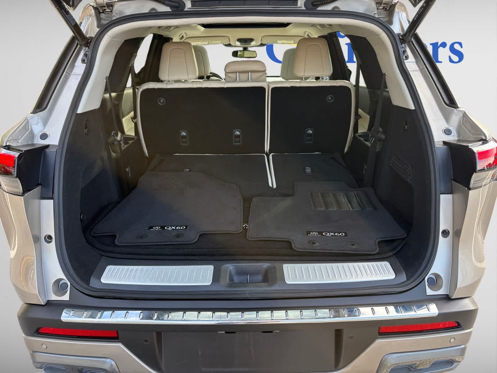 2022 Infiniti QX60 Luxe photo 2