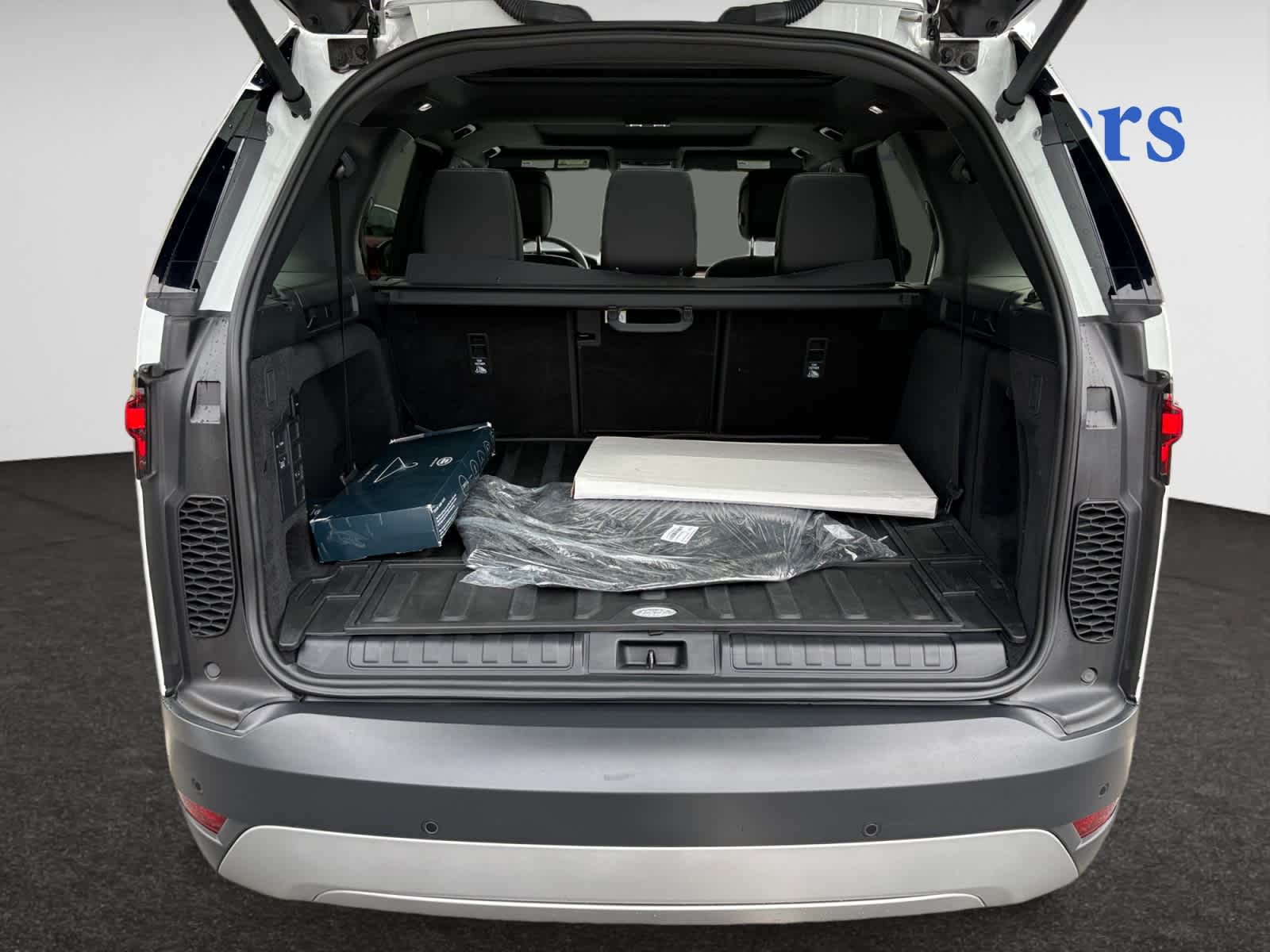 used 2025 Land Rover Discovery car, priced at $43,688