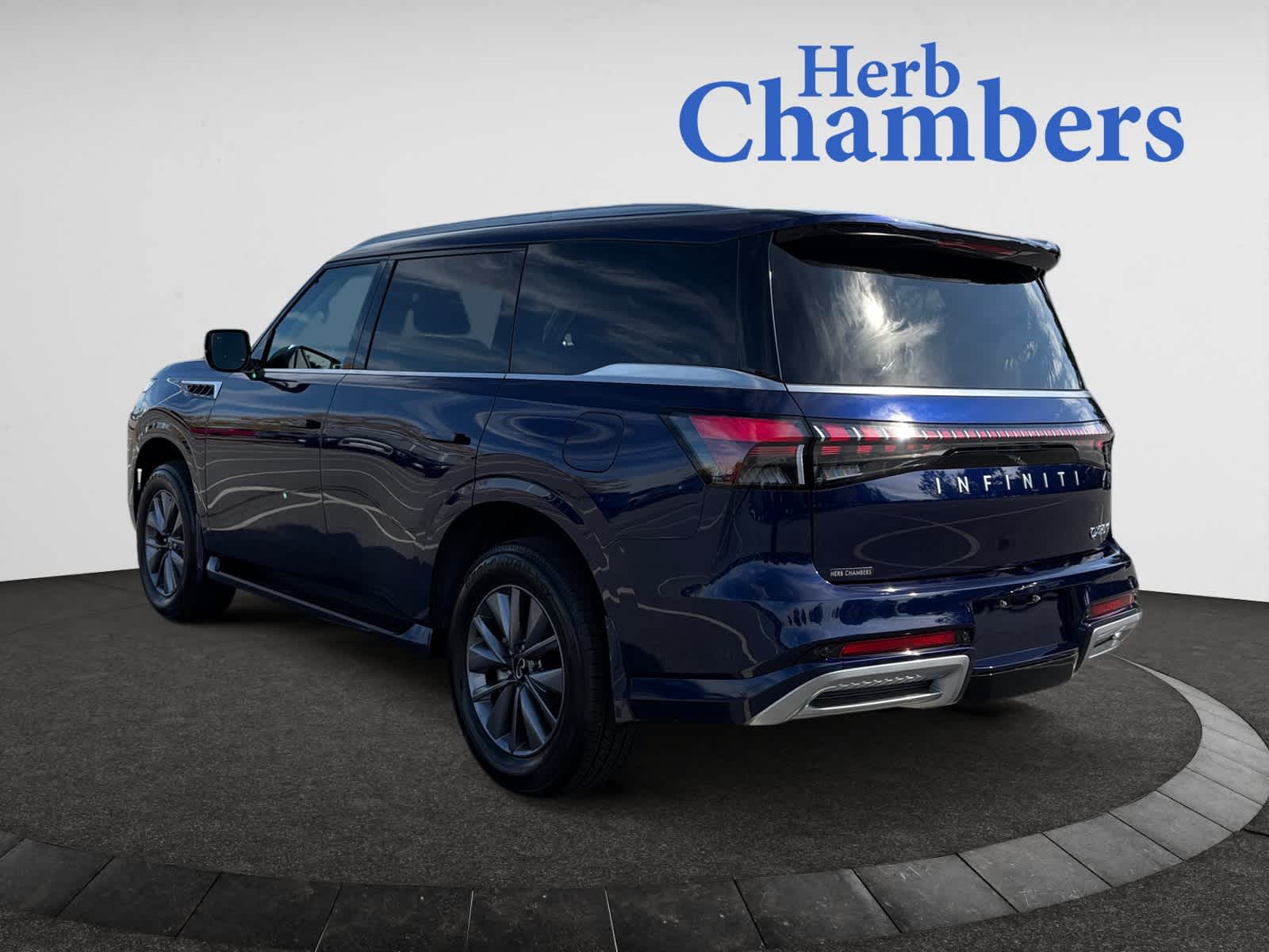 2025 Infiniti QX80 Pure photo 3