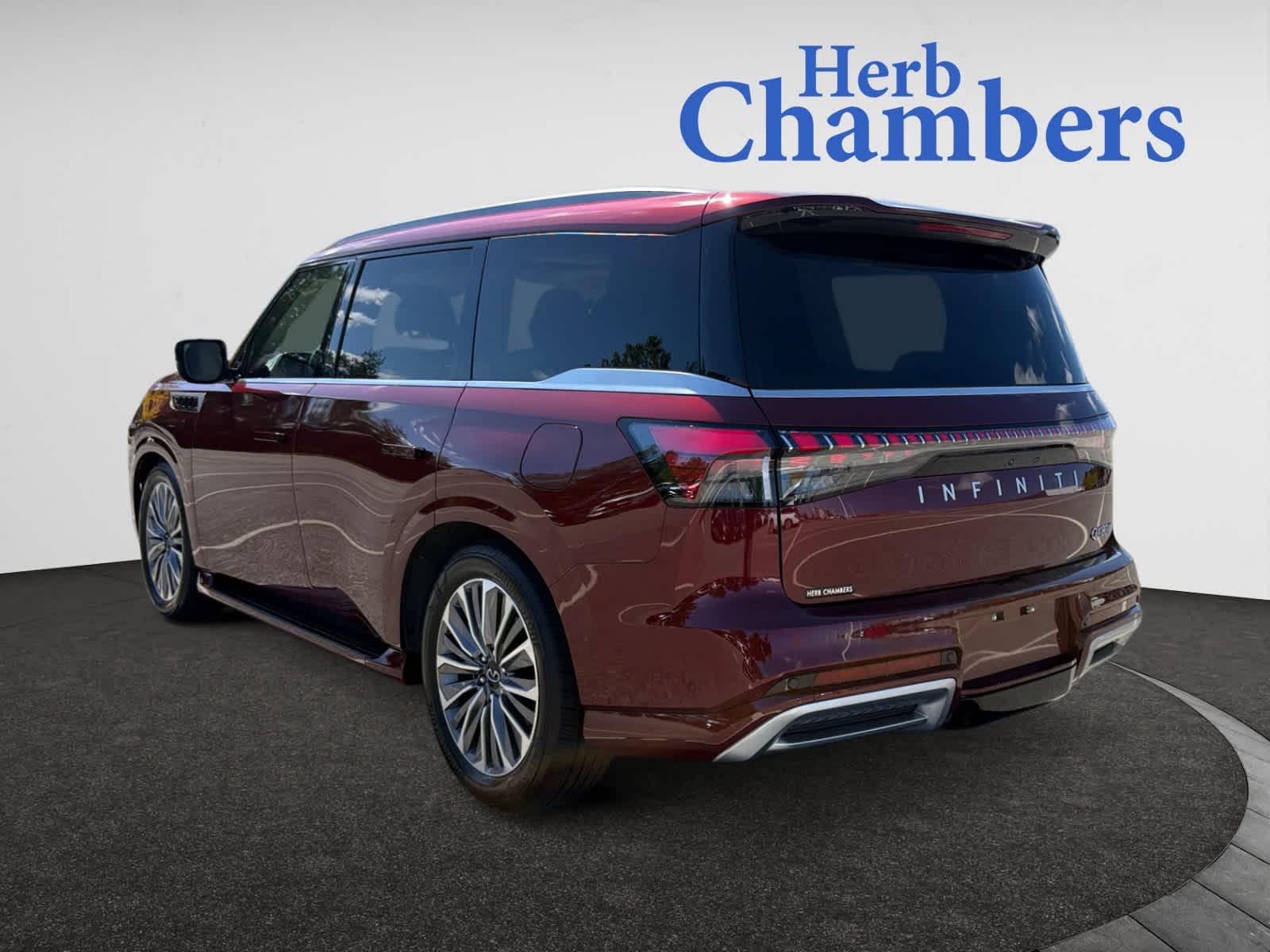 2025 Infiniti QX80 Luxe photo 2