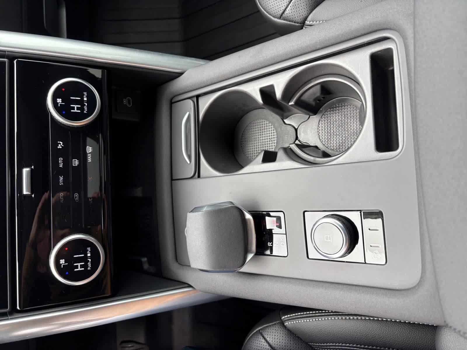 used 2025 Land Rover Discovery car, priced at $43,688