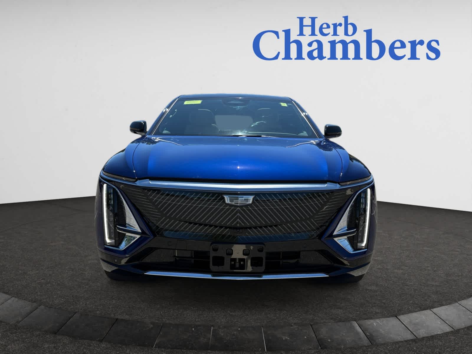 2024 Cadillac Lyriq Luxury photo 2
