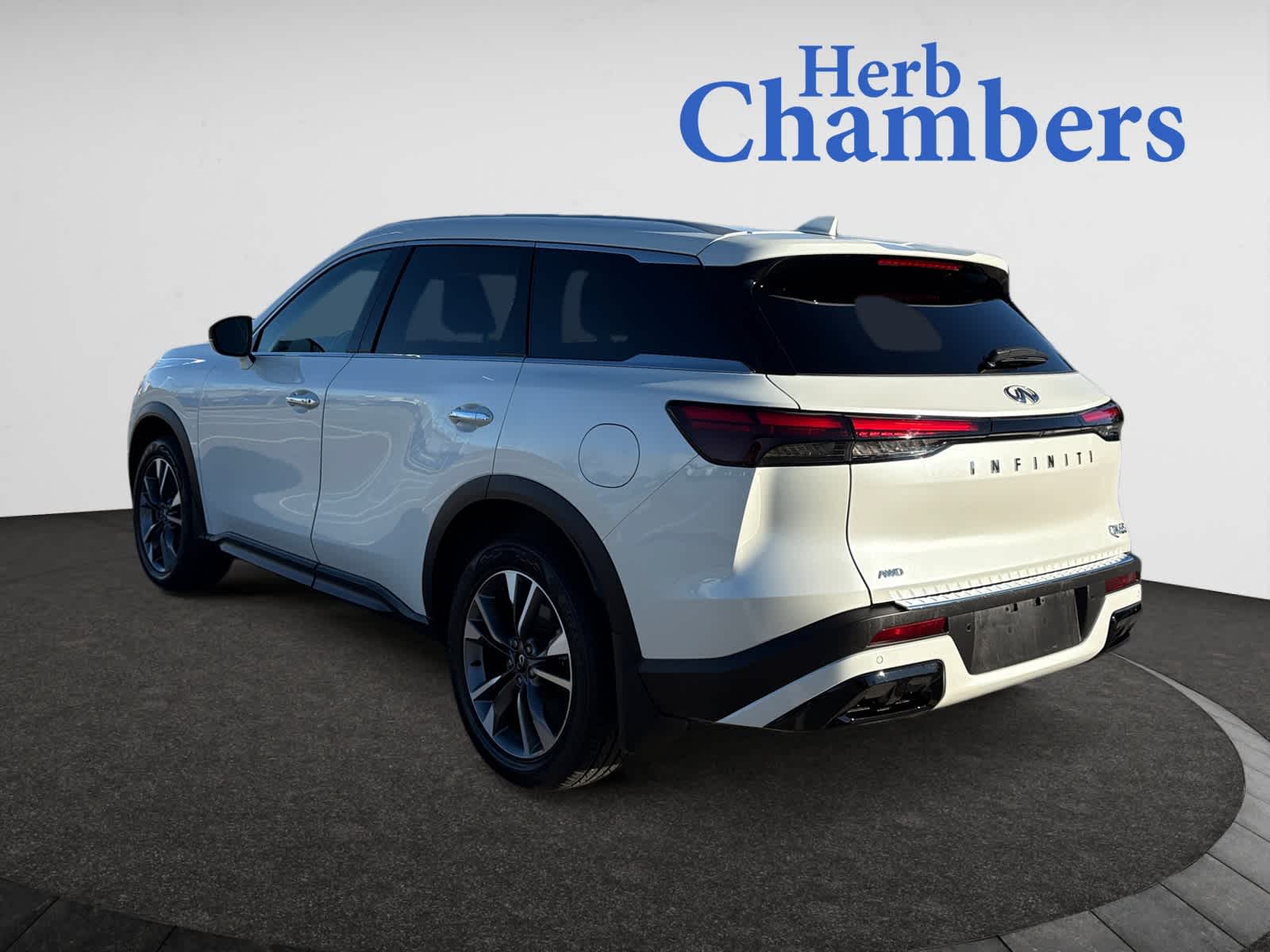 2023 Infiniti QX60 Luxe photo 3