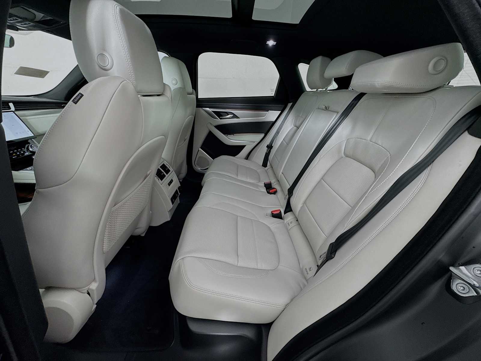 2026 Jaguar F-Pace R-Dynamic S - Photo 21