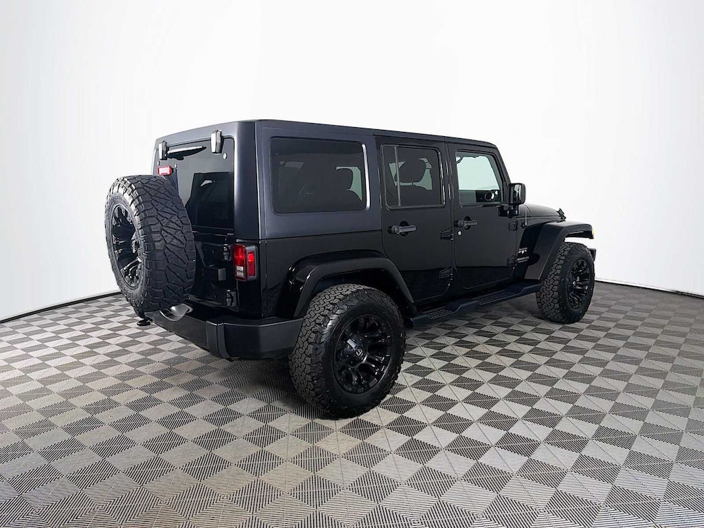Used 2017 Jeep Wrangler Unlimited Sahara SUV