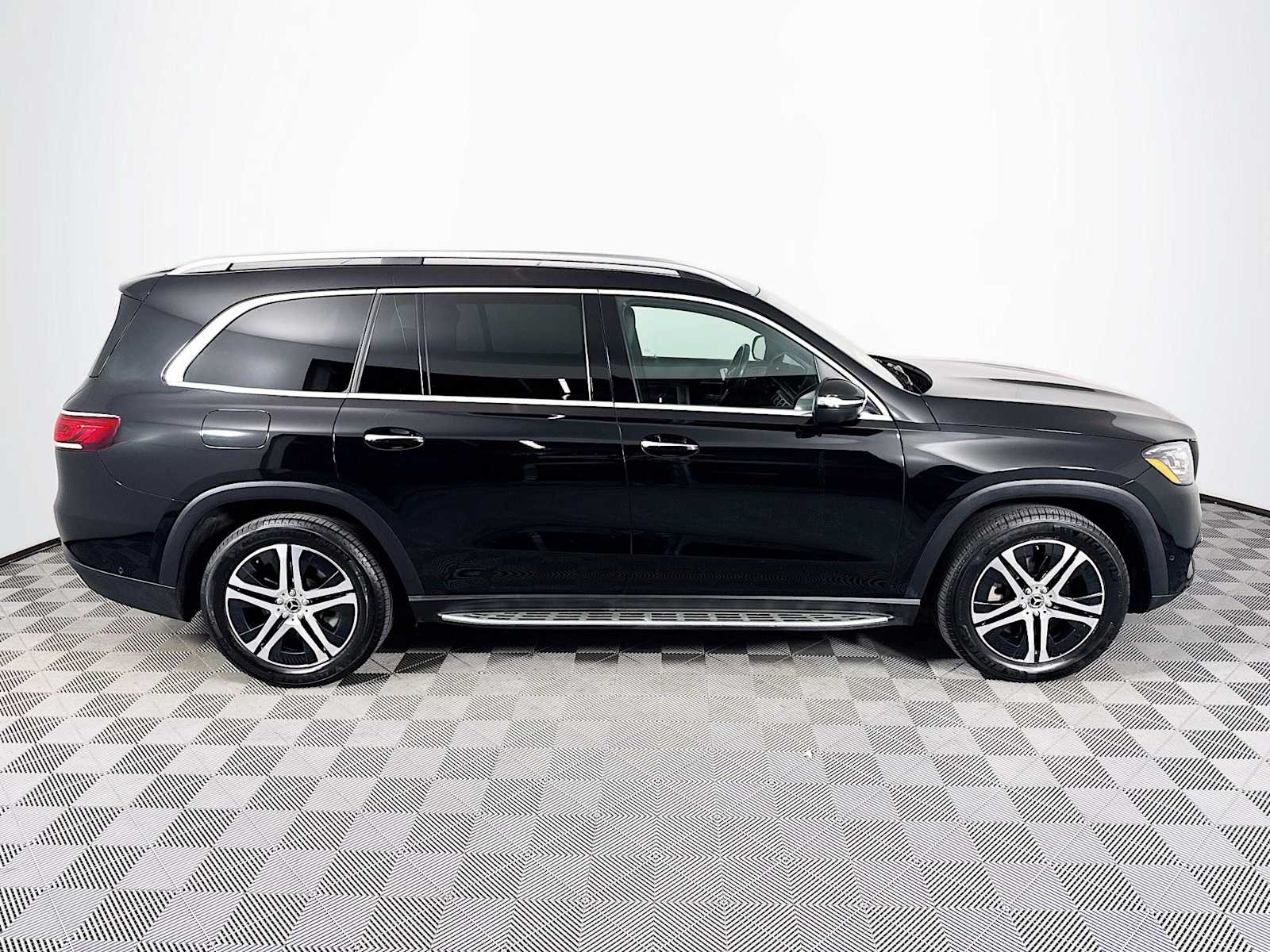 2022 Mercedes Benz GLS 450 4MATIC photo 4