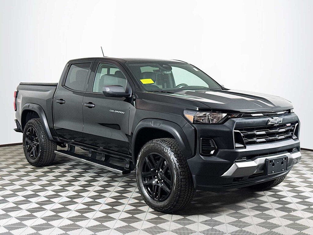 Used 2025 Chevrolet Colorado 4WD Trail Boss Crew Cab Truck