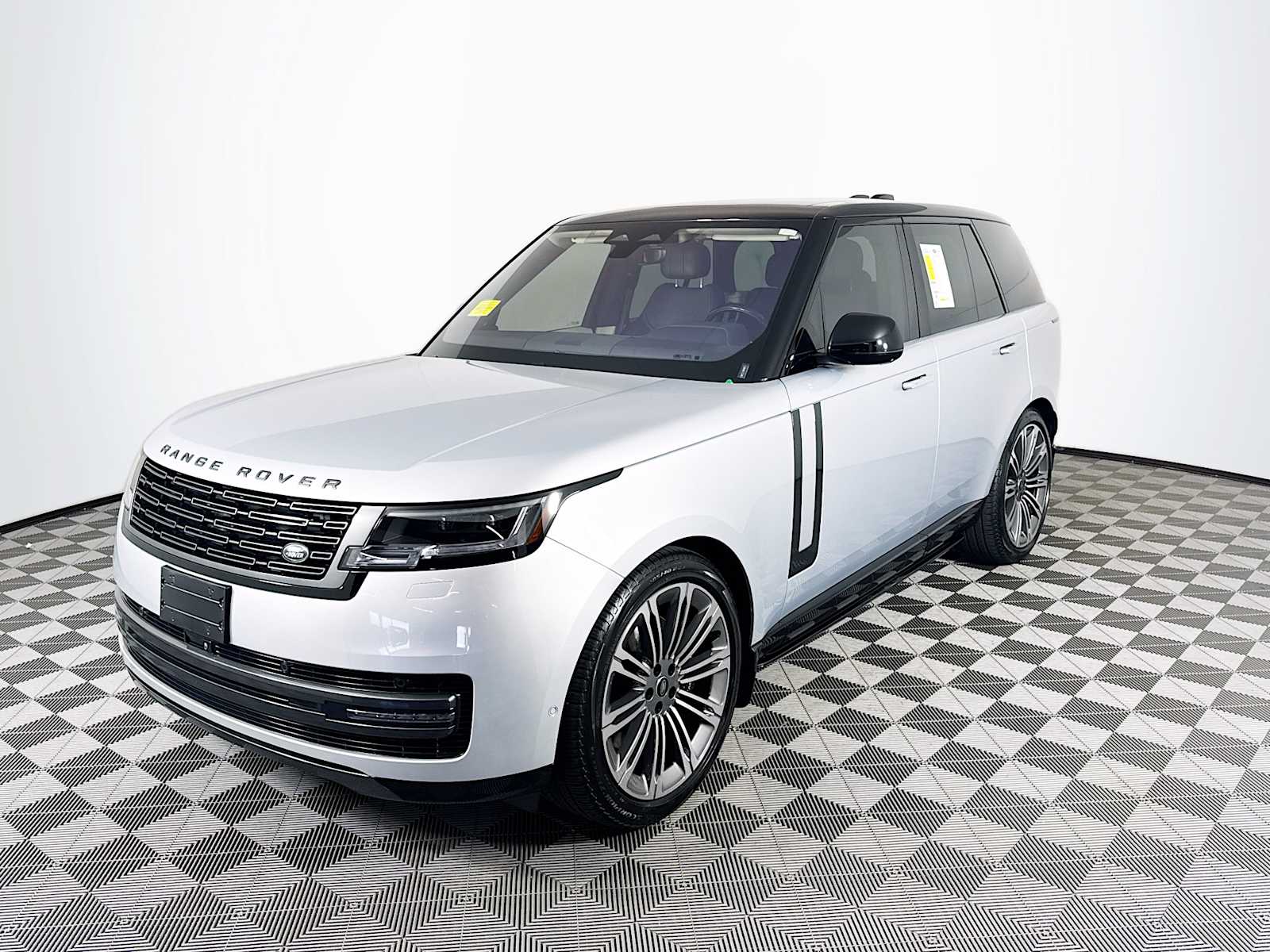 2023 Land Rover Range Rover SE's photo
