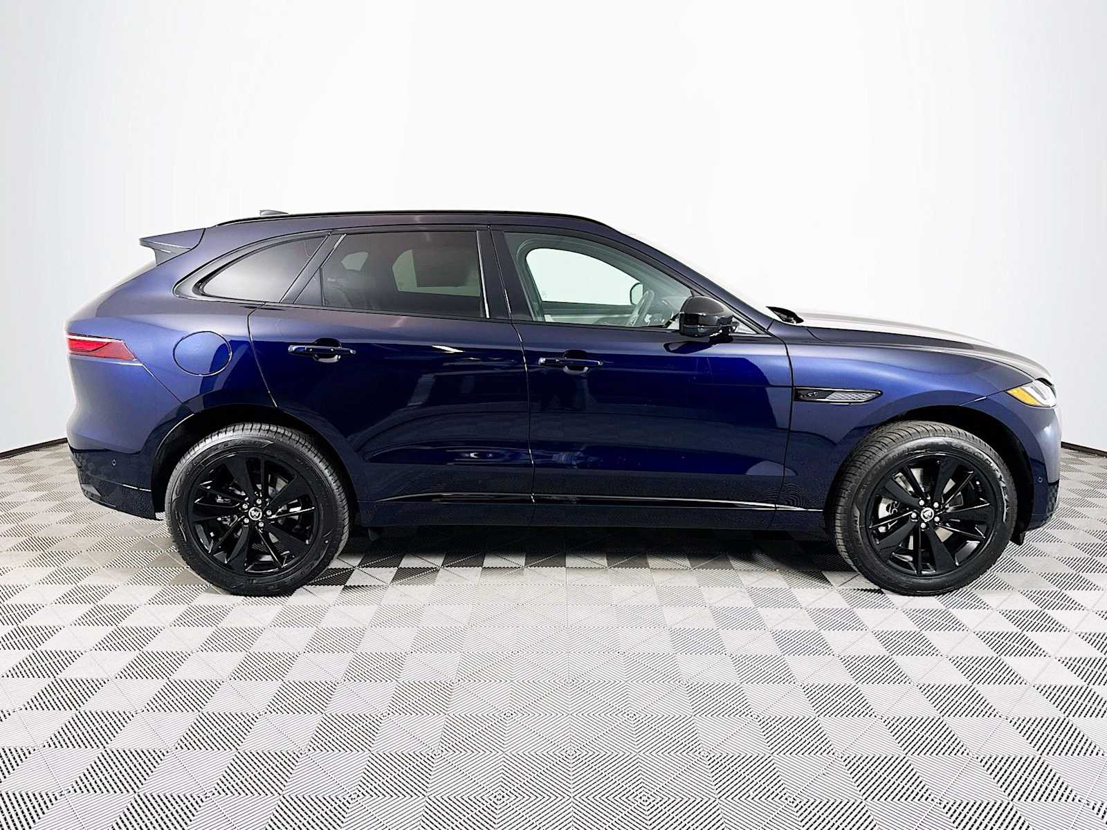 2026 Jaguar F-Pace R-Dynamic S - Photo 4