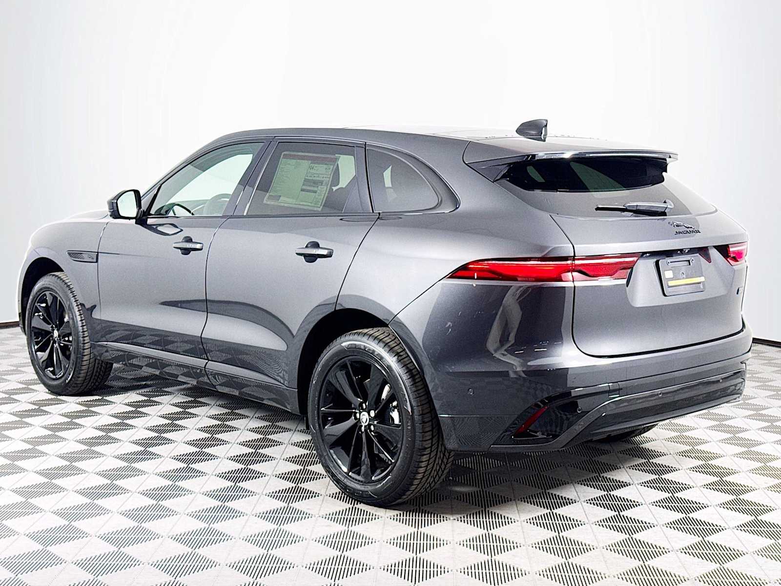 2026 Jaguar F-Pace R-Dynamic S - Photo 6
